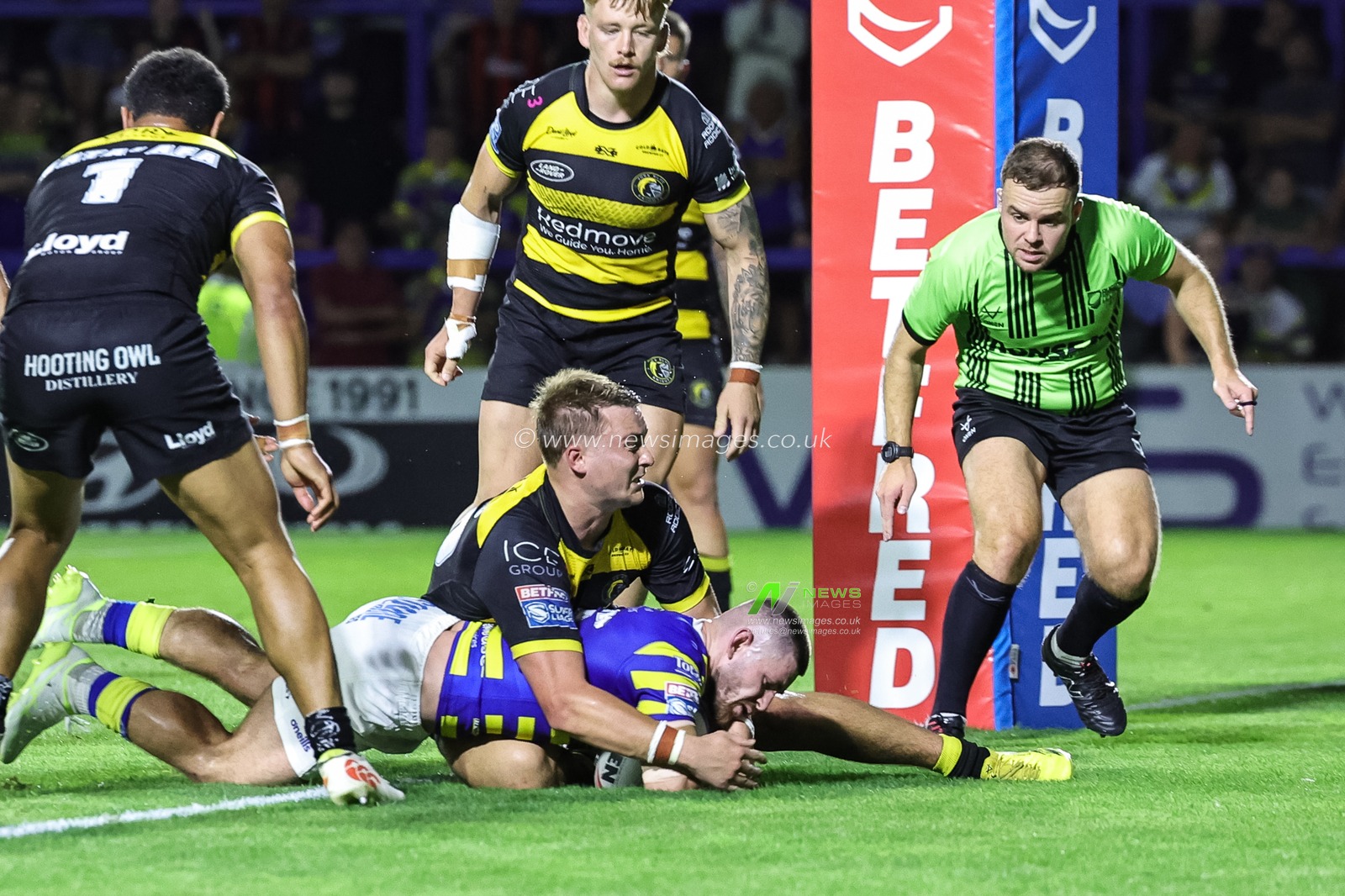 Danny Walker of Warrington Wolves goes over for a try during the Betfred Super League round 23 match Warrington Wolves vs York Knights at The Halliwell Jones Stadium, Warrington, United Kingdom on 13 August 2026

(Photo by Mark Cosgrove/News Images)