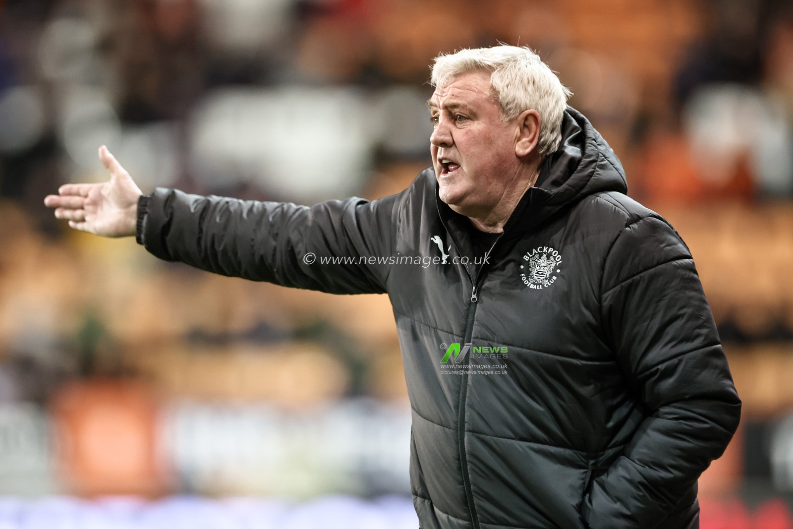Steve Bruce manager of Blackpool reacts in the technical area during the Sky Bet League 1 match Blackpool vs Reading at Bloomfield Road, Blackpool, United Kingdom, 1st April 2025

(Photo by Mark Cosgrove/News Images)