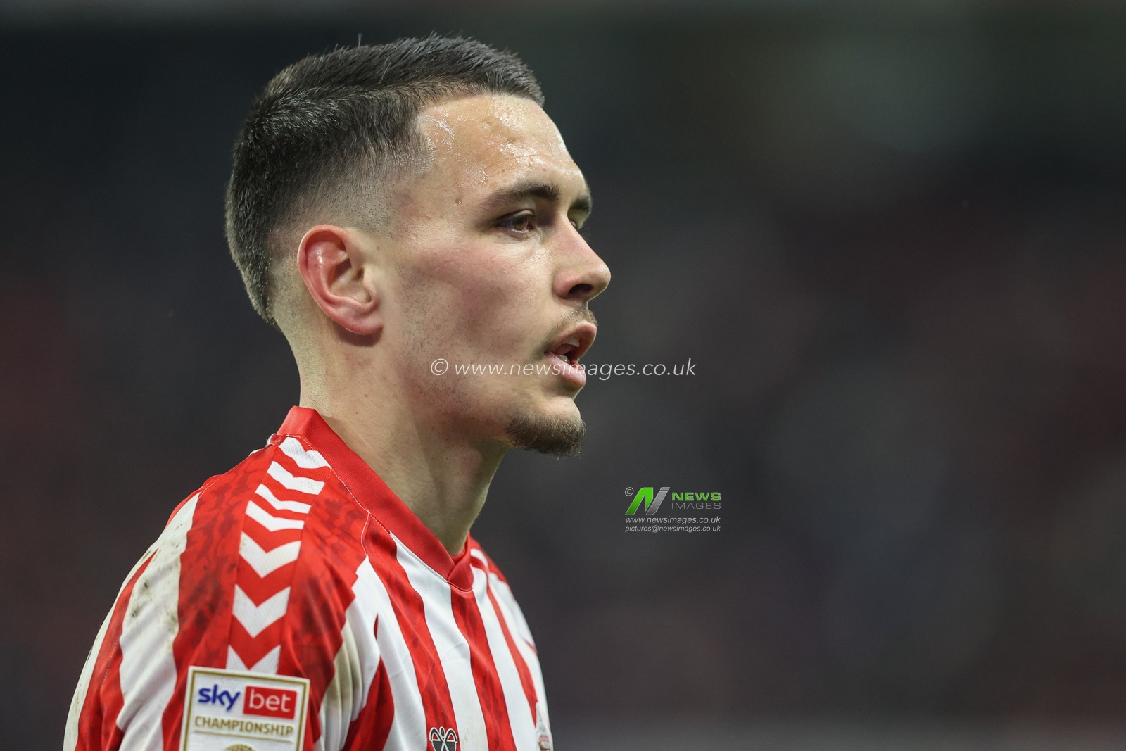 Enzo Le FÃ©e of Sunderland during the Sky Bet Championship match Sunderland vs Luton Town at Stadium Of Light, Sunderland, United Kingdom, 12th February 2025

(Photo by Alfie Cosgrove/News Images)