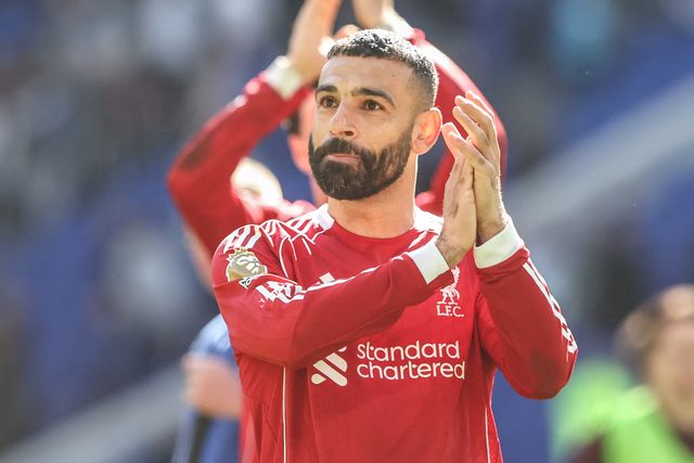 Mohamed Salah of Liverpool applauds the fans after the game during the Premier League match Everton vs Liverpool at Hill Dickinson Stadium, Liverpool, United Kingdom on 19 April 2026

(Photo by Alfie Cosgrove/News Images)