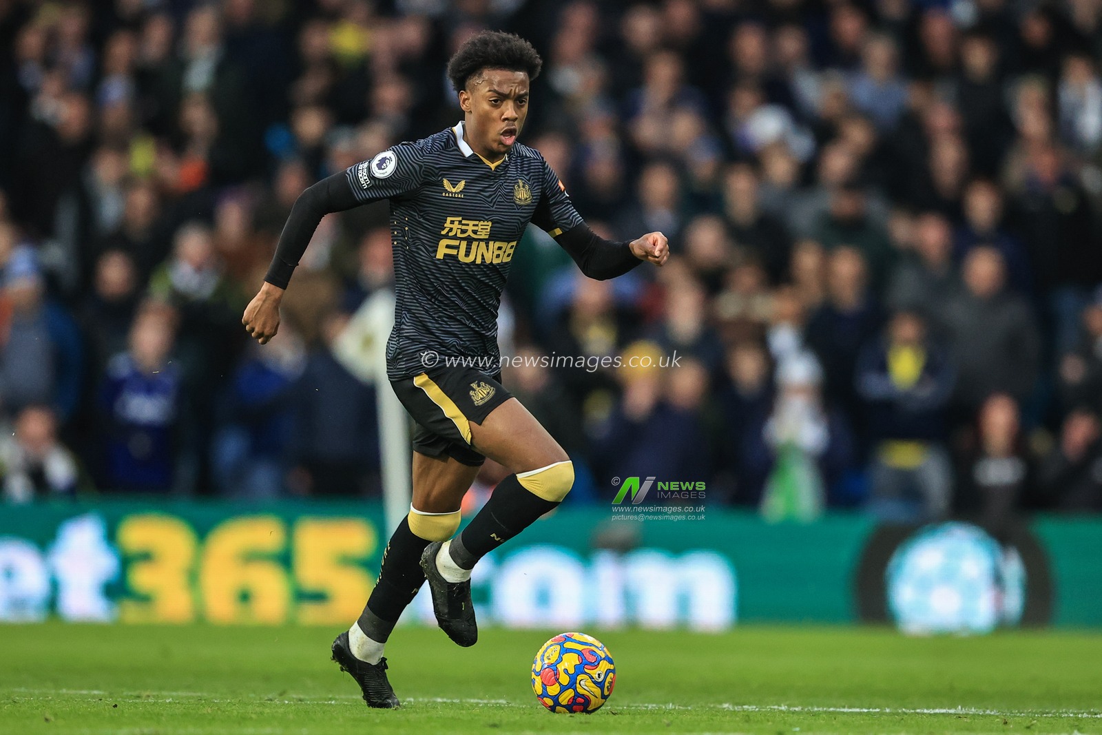 Joe Willock #28 of Newcastle United during the Premier League fixture Leeds United vs Newcastle United at Elland Road, Leeds, UK, 22nd January 2022