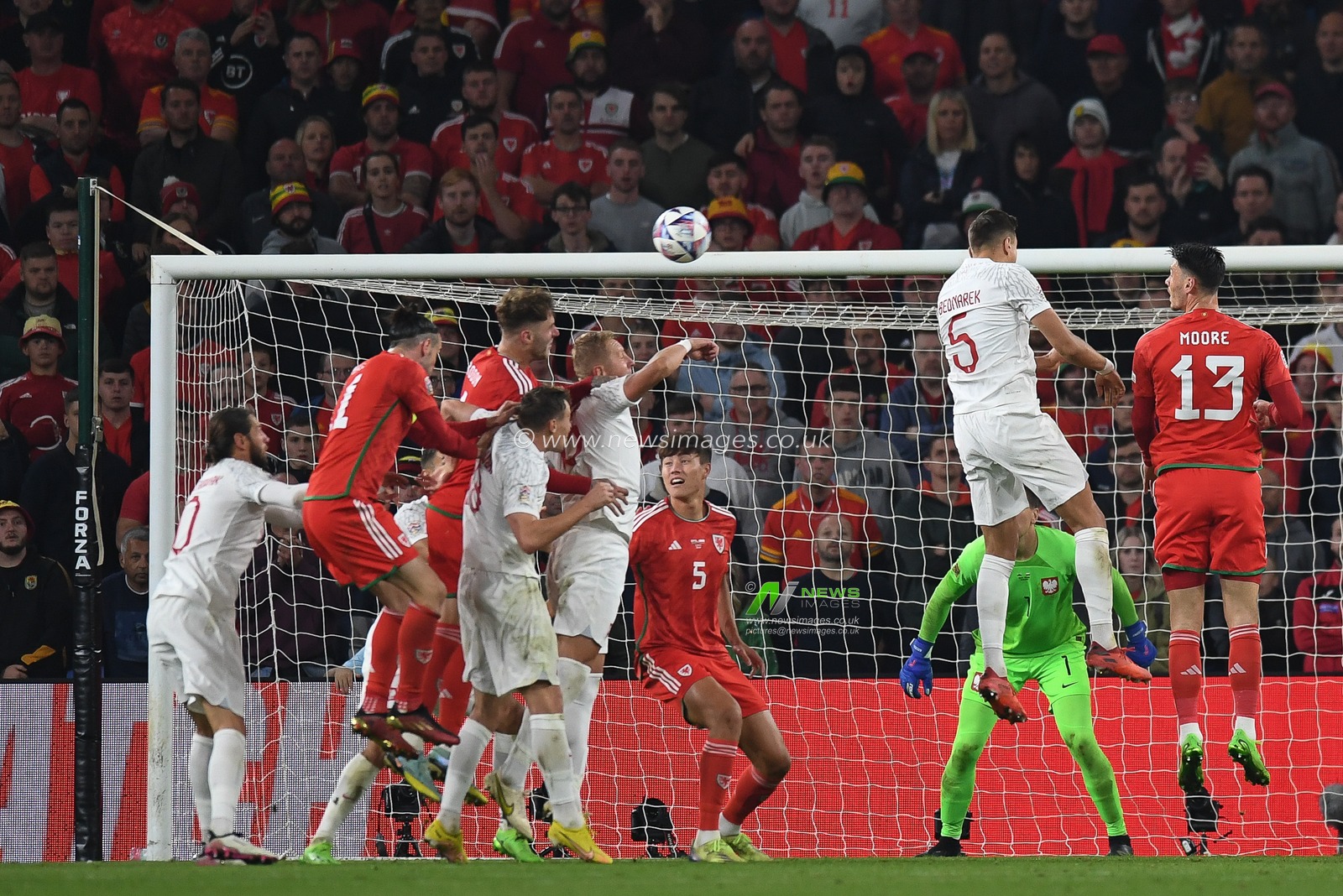 Wales attack the Poland goal during the UEFA Nations League Group A4 match between Wales vs Poland at Cardiff City Stadium, Cardiff, United Kingdom, 25th September 2022

(Photo by Mike Jones/News Images)