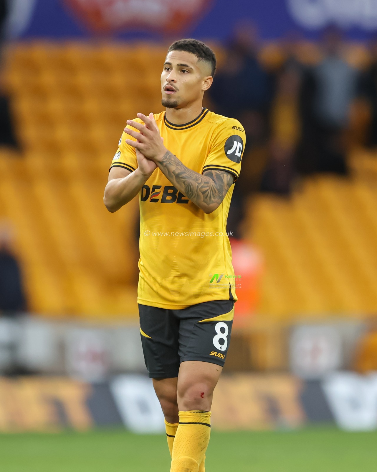 JoÃ£o Gomes of Wolverhampton Wanderers claps fans at full time during the Premier League match Wolverhampton Wanderers vs Newcastle United at Molineux, Wolverhampton, United Kingdom, 15th September 2024

(Photo by Alfie Cosgrove/News Images)