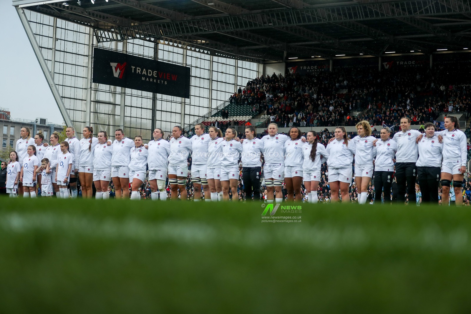 England Women sing the national anthem prior to the 2025 Guinness Womenâ€™s 6 Nations match England vs Scotland at Mattioli Woods Welford Road Stadium, Leicester, United Kingdom, 19th April 2025

(Photo by Izzy Poles/News Images)