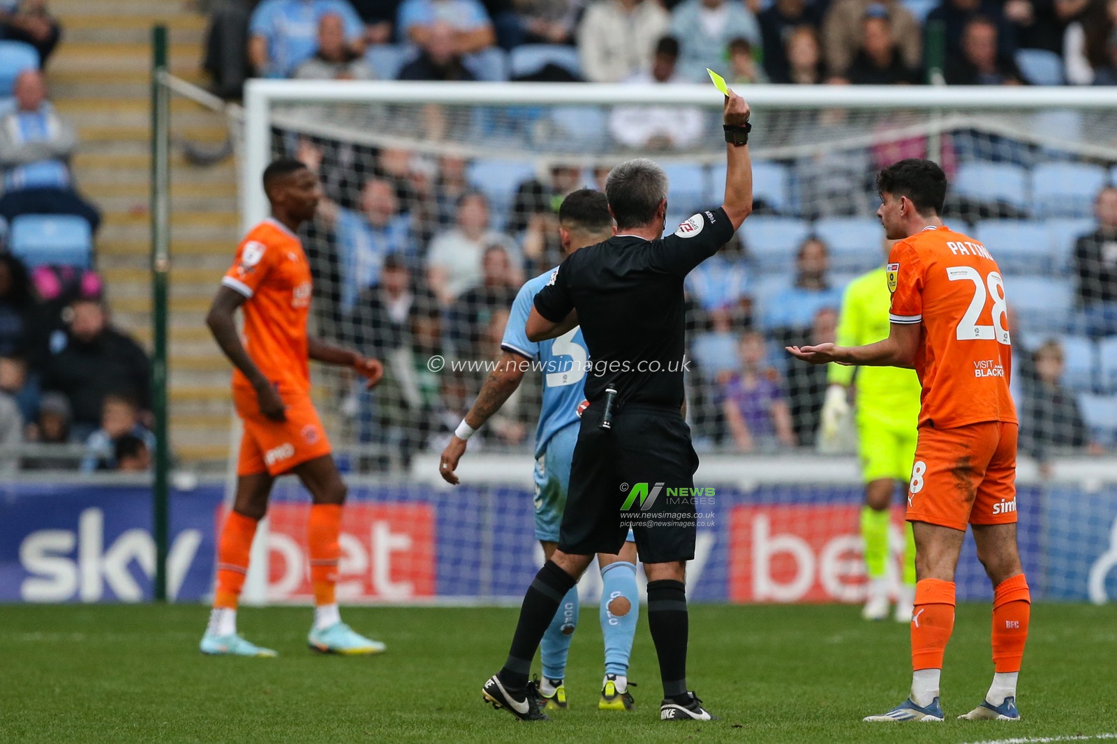 Charlie Patino #28 of Blackpool  shown a yellow card during the Sky Bet Championship match Coventry City vs Blackpool at Coventry Building Society Arena, Coventry, United Kingdom, 29th October 2022

(Photo by Arron Gent/News Images)
