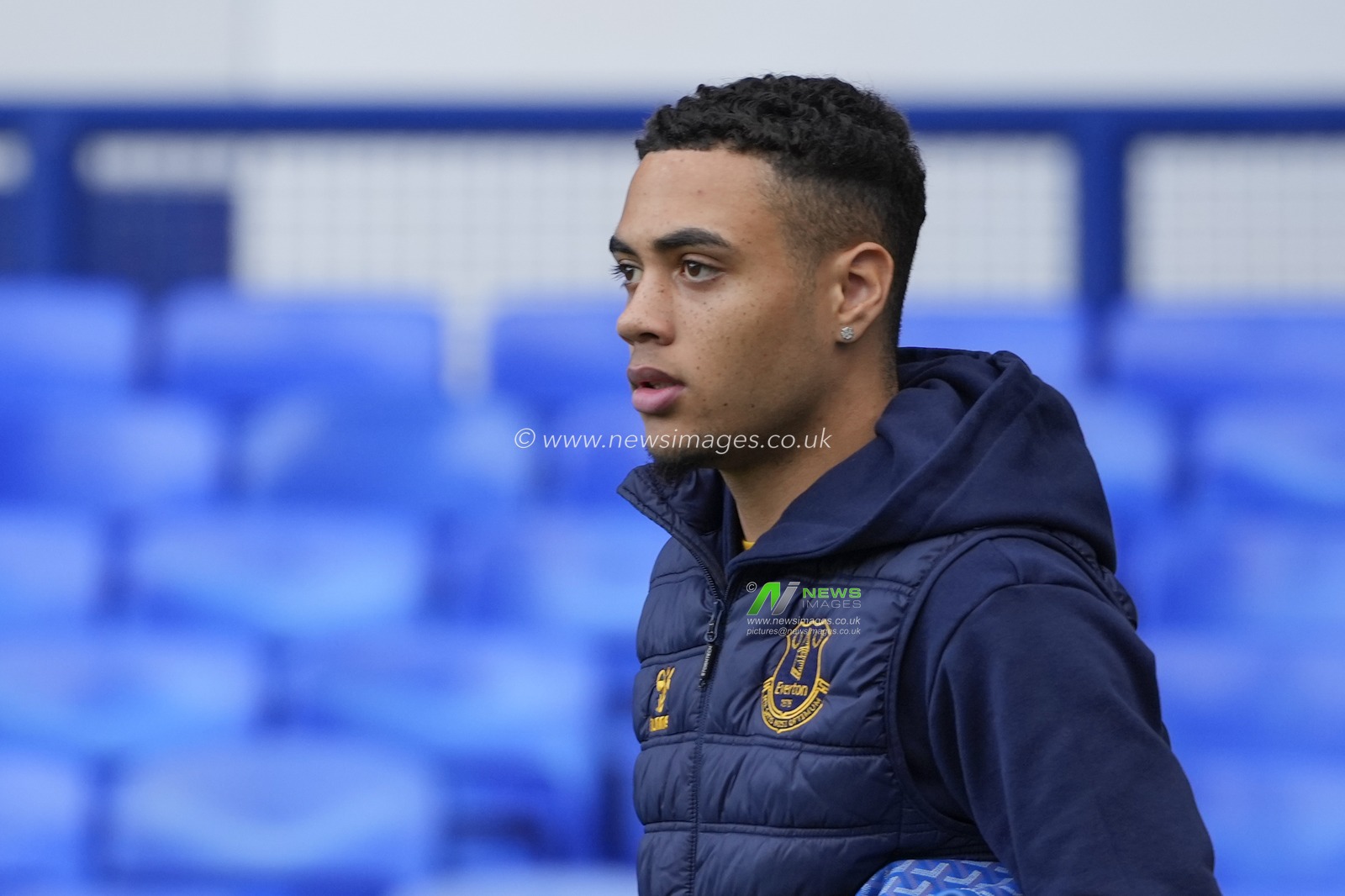 Lewis Dobbin of Everton arrives at the stadium before the Emirates FA Cup Fourth Round match Everton vs Luton Town at Goodison Park, Liverpool, United Kingdom, 27th January 2024

(Photo by Steve Flynn/News Images)