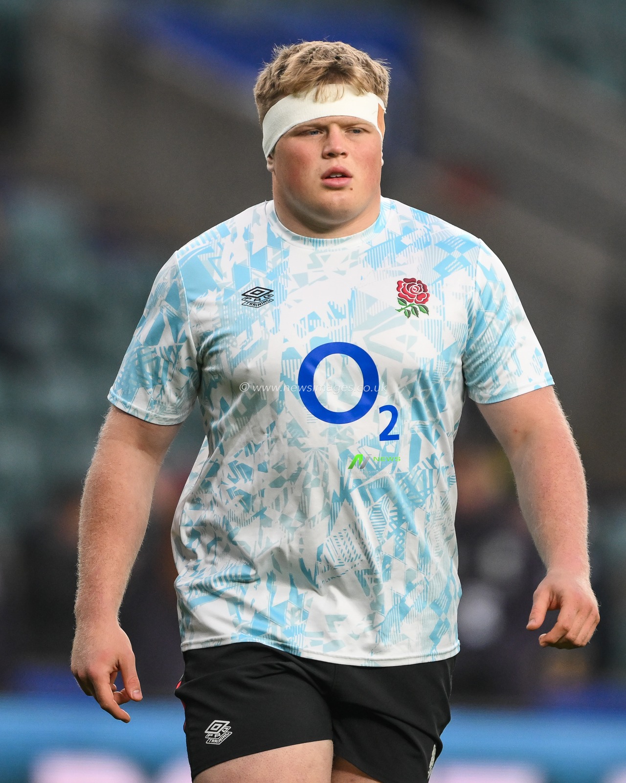 Fin Baxter of England during pre match warm up ahead of the 2025 Guinness 6 Nations match England vs France at Allianz Stadium,, Twickenham, United Kingdom, 8th February 2025

(Photo by Craig Thomas/News Images)