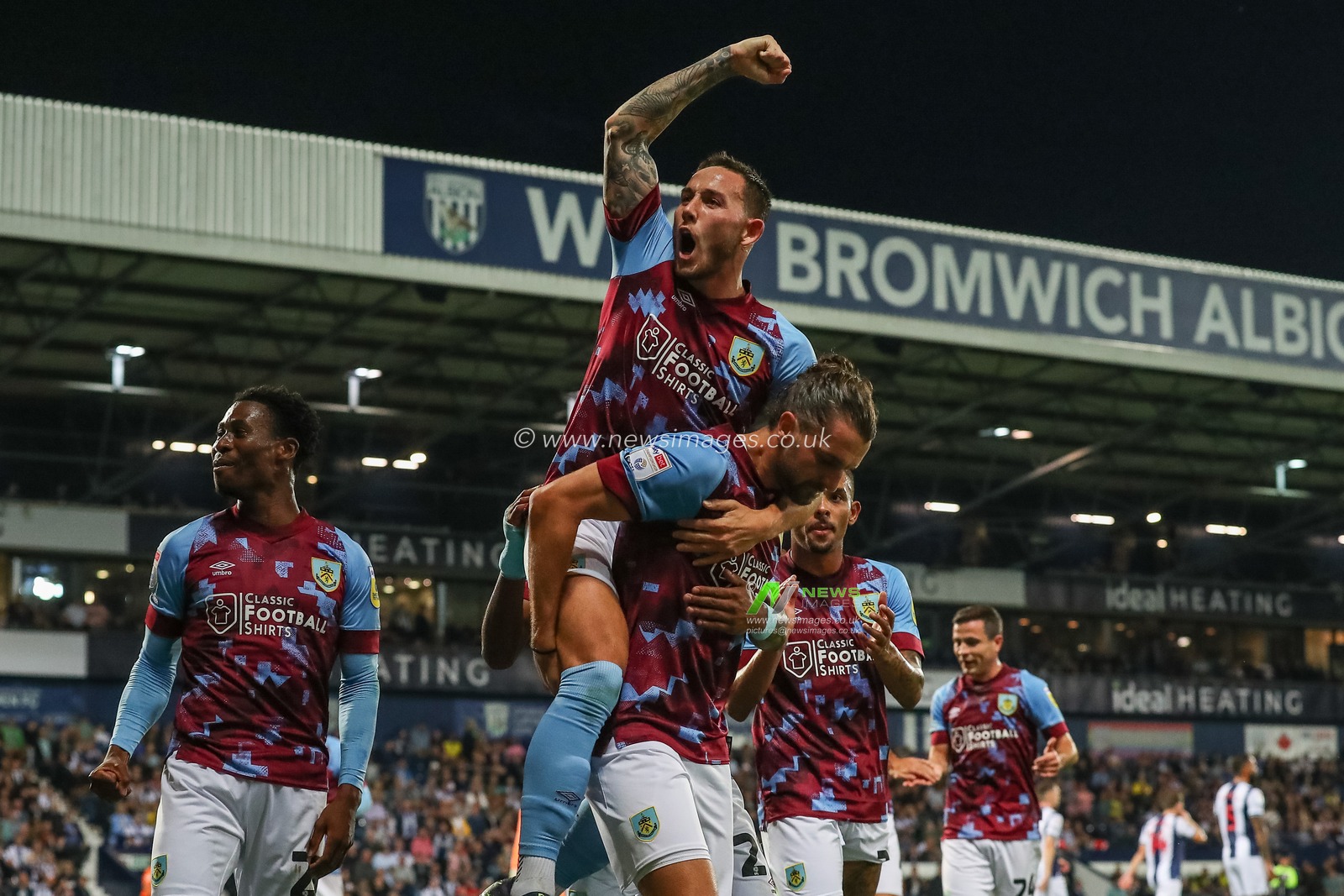 Jay Rodriguez #9 of Burnley celebrates his goal to make it 0-1 during the Sky Bet Championship match West Bromwich Albion vs Burnley at The Hawthorns, West Bromwich, United Kingdom, 2nd September 2022

(Photo by Gareth Evans/News Images)