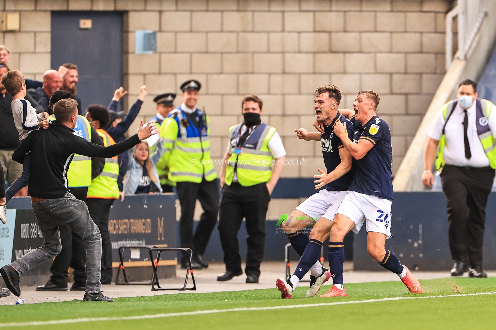Jake Cooper #5 of Millwall celebrates his goal to make it 2-1