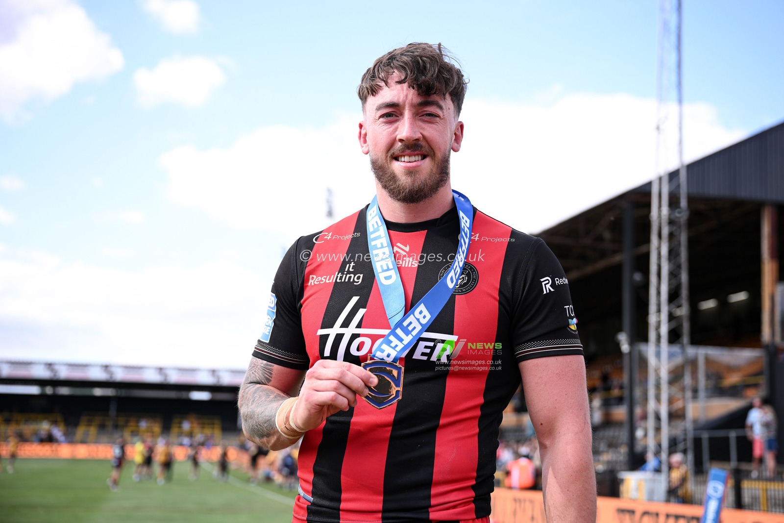 Matty Ashton of Warrington Wolves poses for a photo with the MOTM medal following during the Betfred Super League round 21 match Castleford Tigers vs Warrington Wolves at OneBore Stadium, Castleford, Untied Kingdom on 01 August 2026

(Photo by Ben Roberts/News Images)
