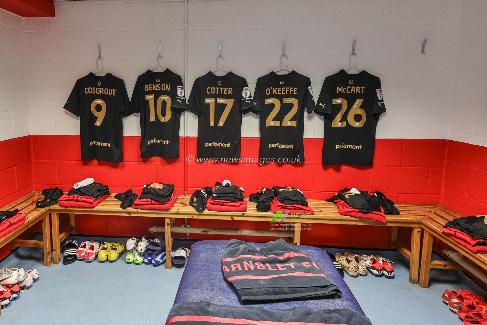 Barnsleyâ€™s third kit during the Sky Bet League 1 match Leyton Orient vs Barnsley at Matchroom Stadium, London, United Kingdom, 21st October 2023

(Photo by Mark Cosgrove/News Images)