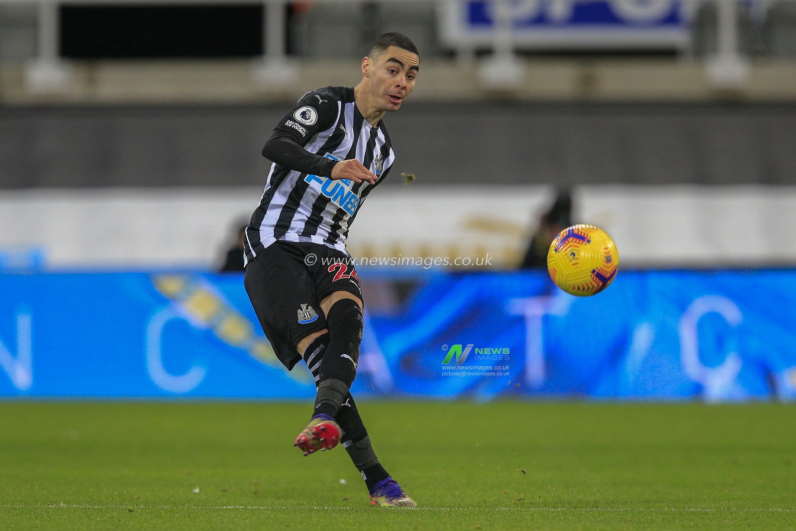 Miguel AlmirÃ³n #24 of Newcastle United plays the ball upfield