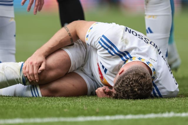 Gabriel Gudmundsson of Leeds United takes a knock to the knee during the Pre-season friendly match Leeds United vs Villarreal at Elland Road, Leeds, United Kingdom, 2nd August 2025

(Photo by Mark Cosgrove/News Images)