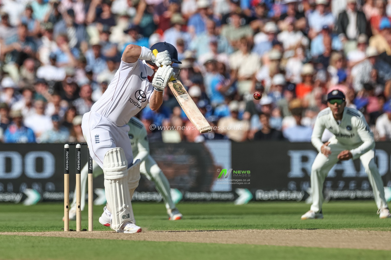 Ben Duckett of England clips the ball into the hands of India captain Shubman Gill and is caught out during the 2nd Rothesay Test Match day 2 England vs India at Edgbaston, Birmingham, United Kingdom, 3rd July 2025

(Photo by Mark Cosgrove/News Images)