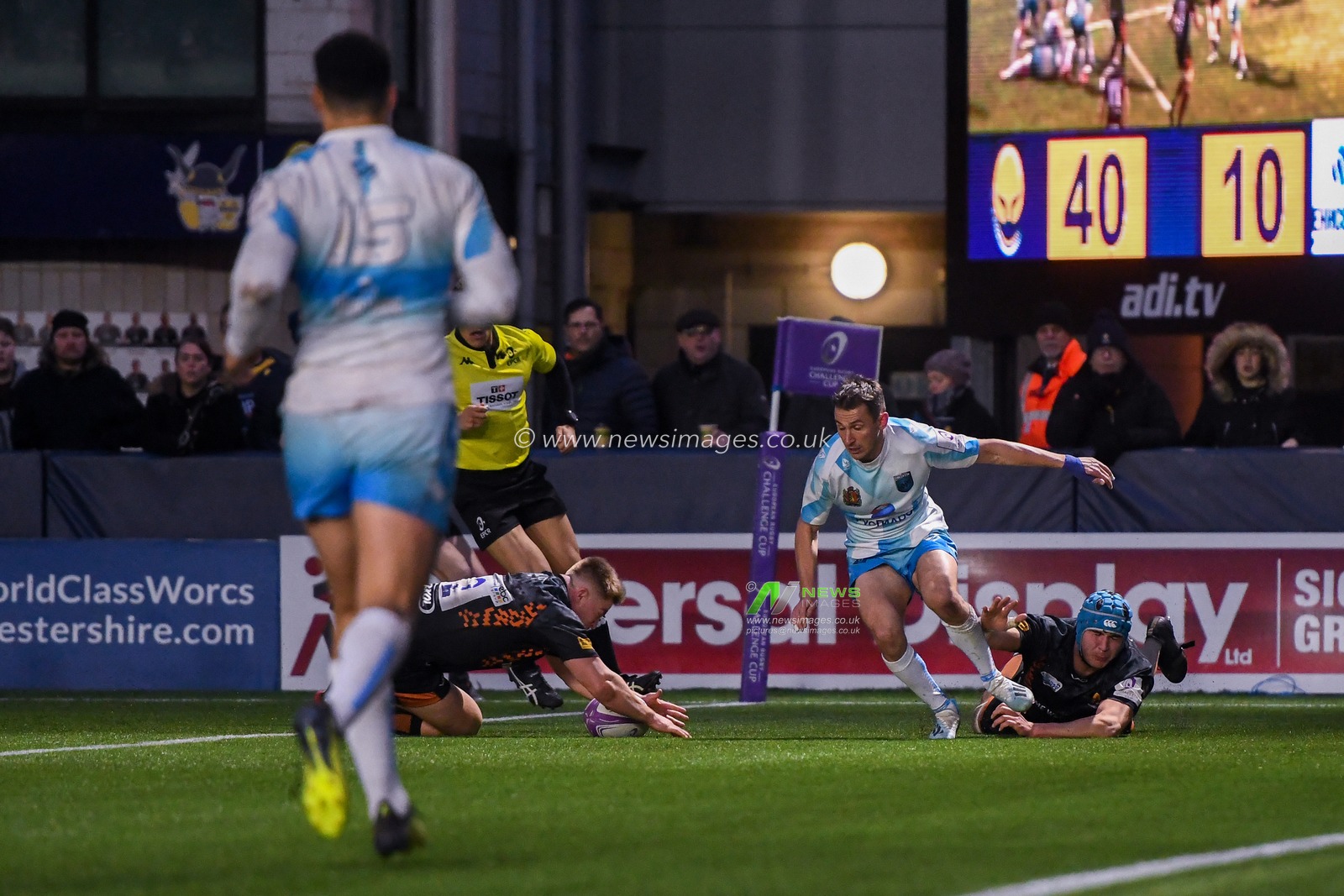 11th January 2020, Sixways Stadium, Worcester, England; European Challenge Cup, Worcester Warriors v Yenisey-STM Krasnoyarsk : Isaac Miller (02) of Worcester Warriors crosses the line for another try for Warriors

Credit: Gareth Dalley/News Images