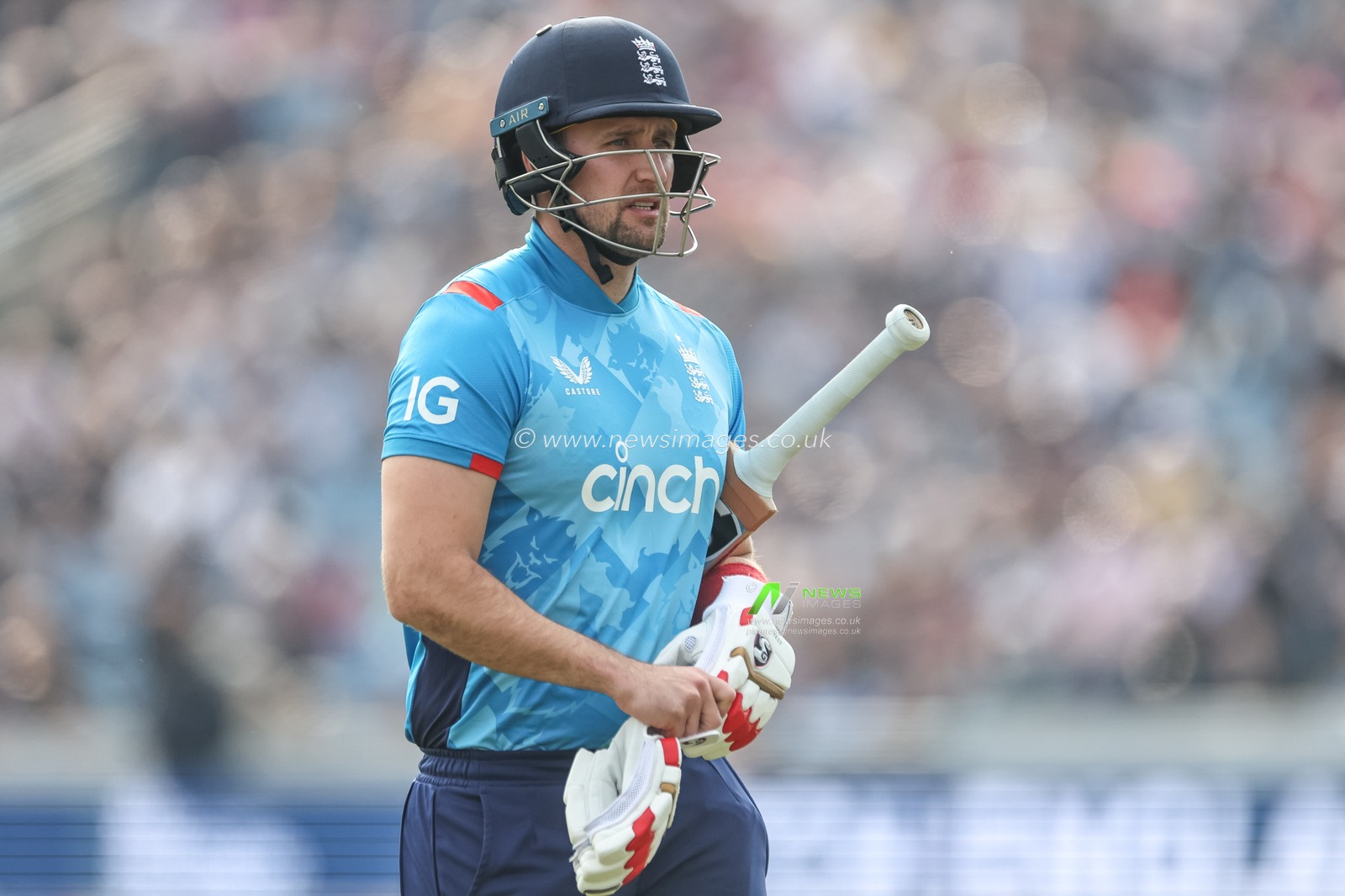A dejected Liam Livingstone of England leaves Sheffield of play after been balled out for a golden duck during the Second Metro Bank One Day International England v Australia at Headingley Cricket Ground, Leeds, United Kingdom, 21st September 2024

(Photo by Mark Cosgrove/News Images)