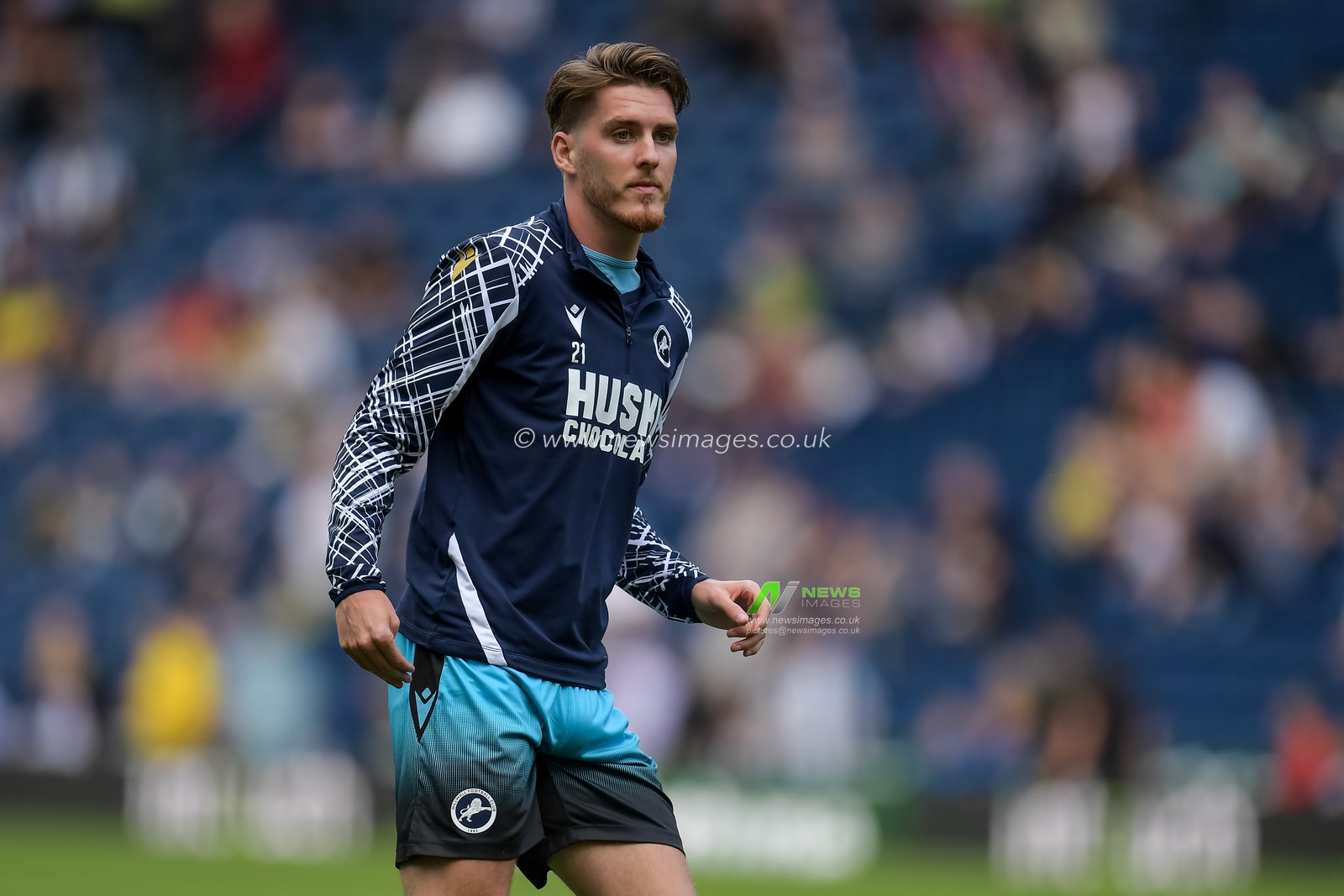 Connor Mahoney #21 of Millwall during warmup