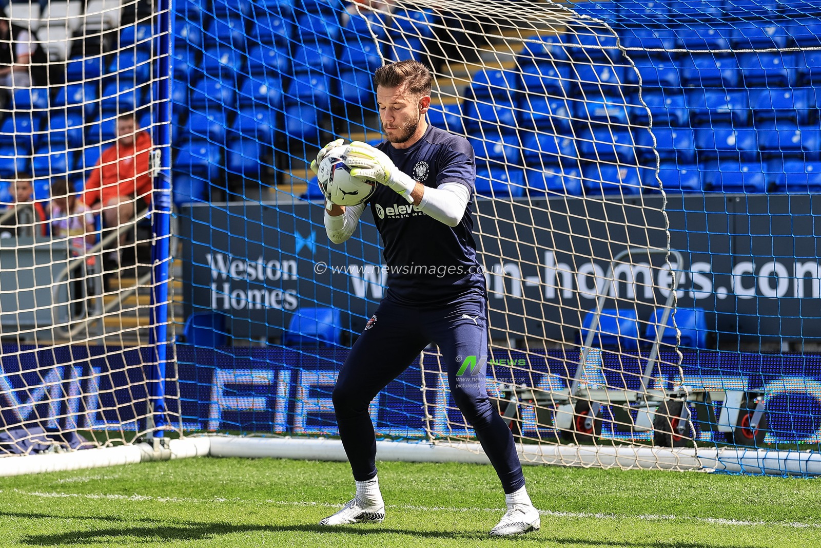 Chris Maxwell #1 of Blackpool during the pre-game warmup
