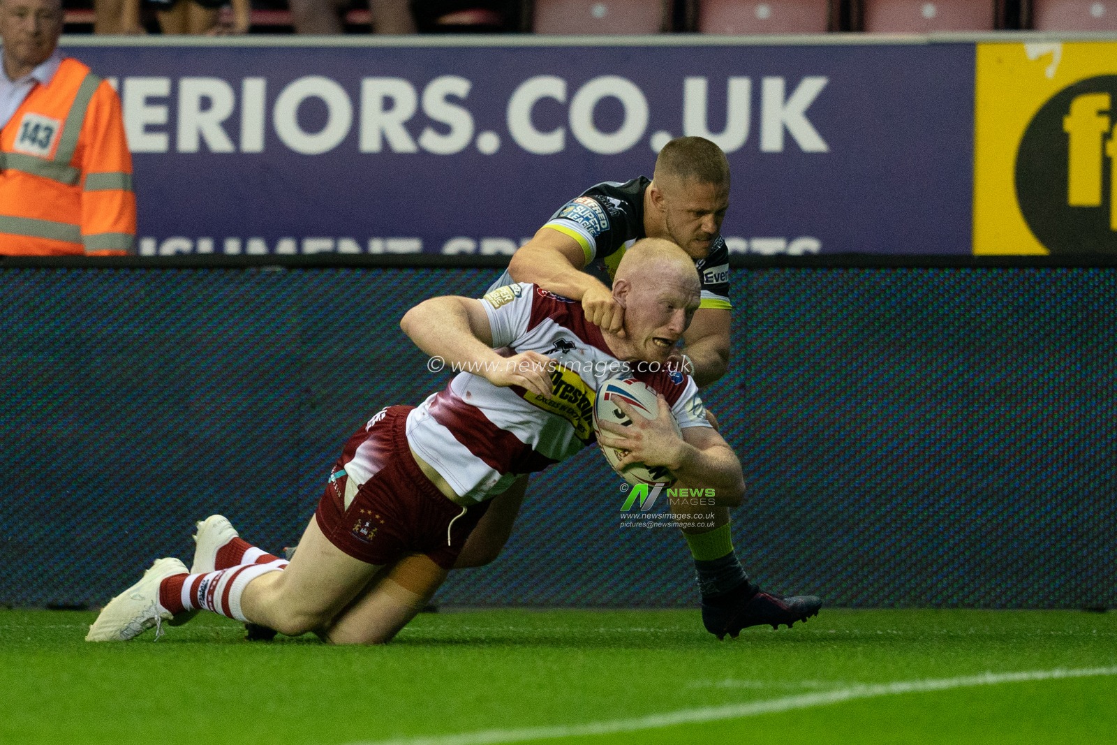 Wigan Warriors's Liam Farrell scores a hat trick of trys


18th July 2019 , DW Stadium, Wigan, England;  Betfred Super League, Round 23, Wigan Warriors vs Wakefield Trinity ; 

Credit: Terry Donnelly/News Images