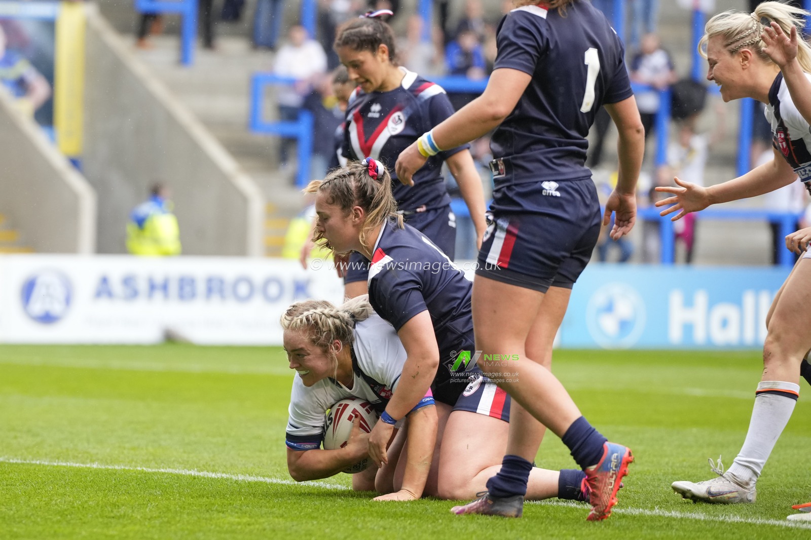 Shona Hoyle #10 of England scores a try during the Mid Season International match England Women vs France Women at Halliwell Jones Stadium, Warrington, United Kingdom, 29th April 2023

(Photo by Steve Flynn/News Images)