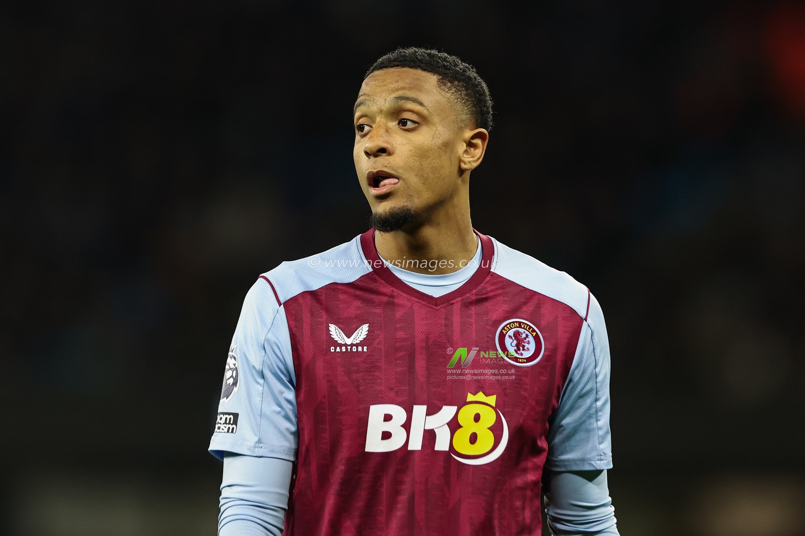 Ezri Konsa of Aston Villa during the Premier League match Manchester City vs Aston Villa at Etihad Stadium, Manchester, United Kingdom, 3rd April 2024

(Photo by Mark Cosgrove/News Images)