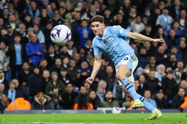 JuliÃ¡n Ãlvarez of Manchester City shoots on goal during the Premier League match Manchester City vs Aston Villa at Etihad Stadium, Manchester, United Kingdom, 3rd April 2024

(Photo by Mark Cosgrove/News Images)