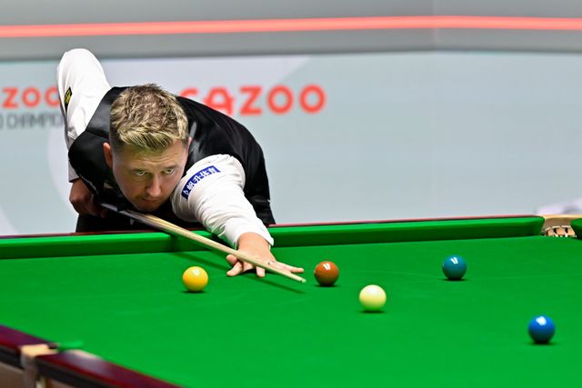 Kyren Wilson takes a shot, during the Cazoo World Championships 2024 Final at Crucible Theatre, Sheffield, United Kingdom, 5th May 2024

(Photo by Cody Froggatt/News Images)