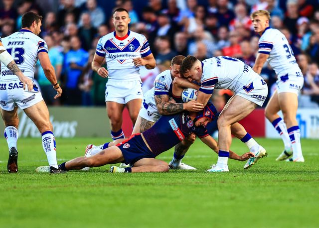Harry Robertson of St. Helens is tackled during the Betfred Super League round 21 match Wakefield Trinity vs St Helens at DIY Kitchens Stadium, Wakefield, United Kingdom, 8th August 2025

(Photo by Richard Bierton/News Images)