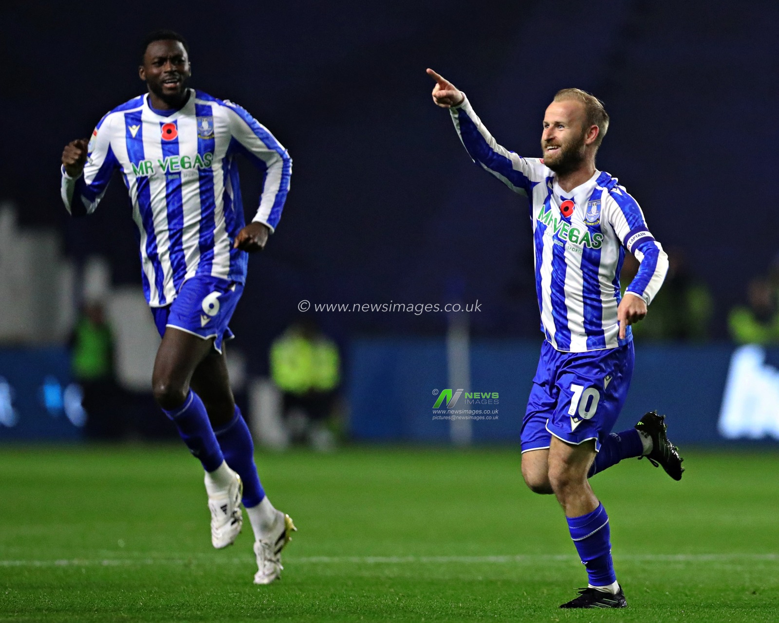 Barry Bannan of Sheffield Wednesday celebrates his goal to make it 1-0 during the Sky Bet Championship match Sheffield Wednesday vs Norwich City at Hillsborough, Sheffield, United Kingdom, 5th November 2025(Photo by Sam Eaden/News Images)*** GER AUT SUI OUT ***