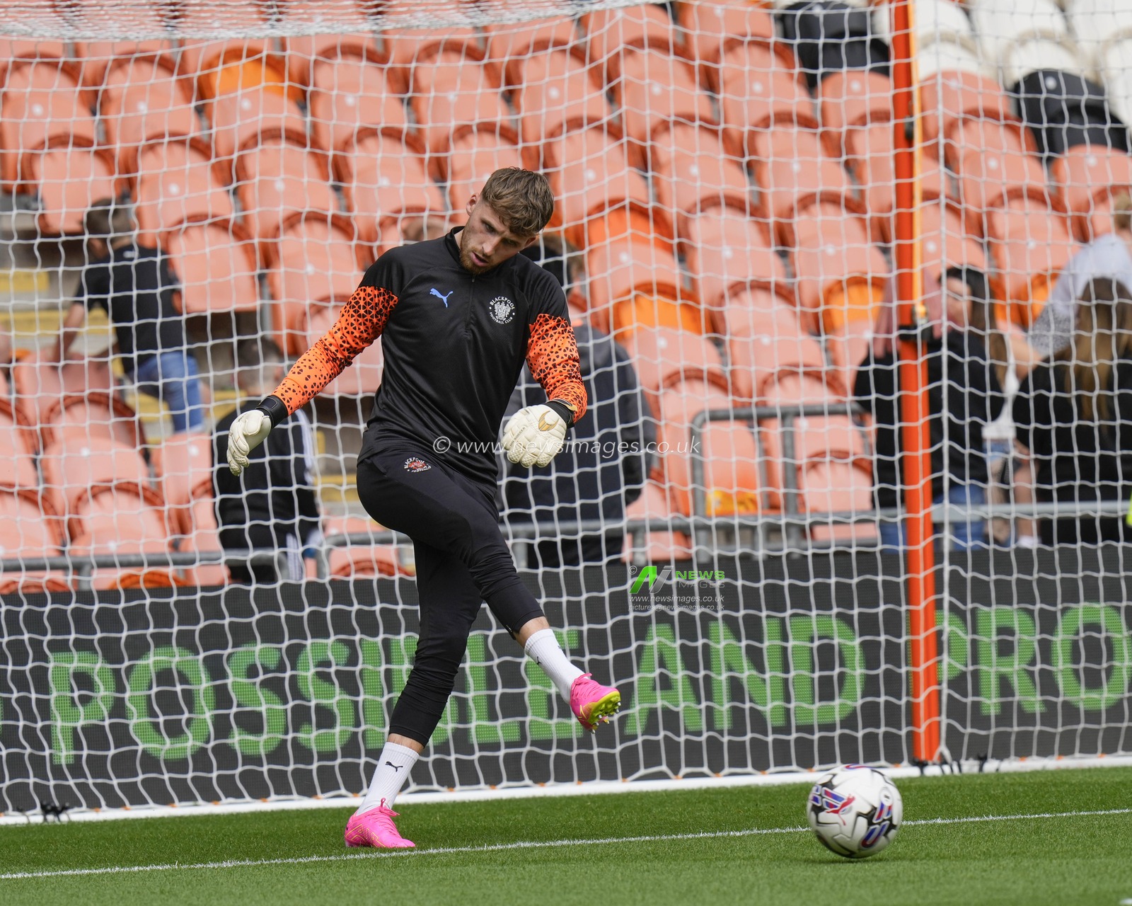 Daniel Grimshaw #32 of Blackpool warms up before the Sky Bet League 1 match Blackpool vs Leyton Orient at Bloomfield Road, Blackpool, United Kingdom, 19th August 2023

(Photo by Steve Flynn/News Images)
