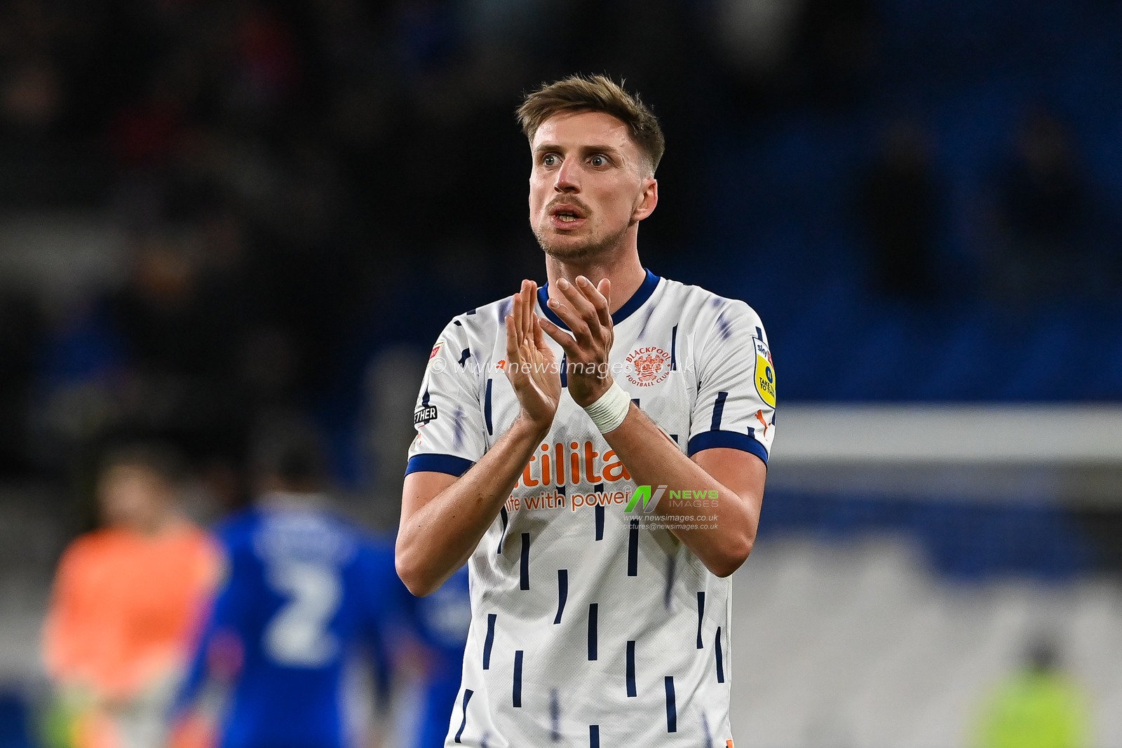 Jake Beesley #18 of Blackpool applauds the fans at the end of the Sky Bet Championship match Cardiff City vs Blackpool at Cardiff City Stadium, Cardiff, United Kingdom, 17th December 2022

(Photo by Craig Thomas/News Images)