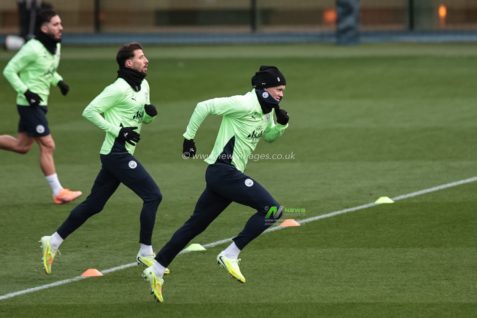 Erling Haaland of Manchester City during the UEFA Champions League training session Matchday 5 of 8 Manchester City vs Bayer 04 Leverkusen at Etihad Campus, Manchester, United Kingdom, 24th November 2025

(Photo by Mark Cosgrove/News Images)

*** GER AUT SUI OUT ***