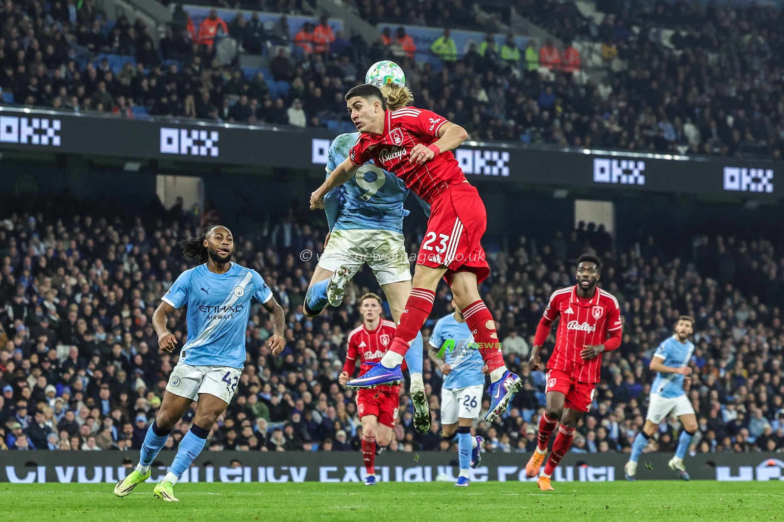 Jair Cunha of Nottingham Forest jumps up to win the high ball from Erling Haaland of Manchester City during the Premier League match Manchester City vs Nottingham Forest at Etihad Stadium, Manchester, United Kingdom on 04 March 2026

(Photo by Mark Cosgrove/News Images)