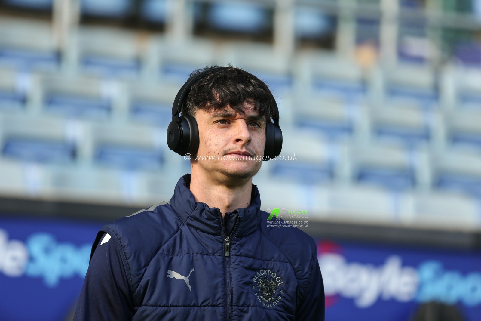 Charlie Patino #28 of Blackpool  arriving during the Sky Bet Championship match Coventry City vs Blackpool at Coventry Building Society Arena, Coventry, United Kingdom, 29th October 2022

(Photo by Arron Gent/News Images)