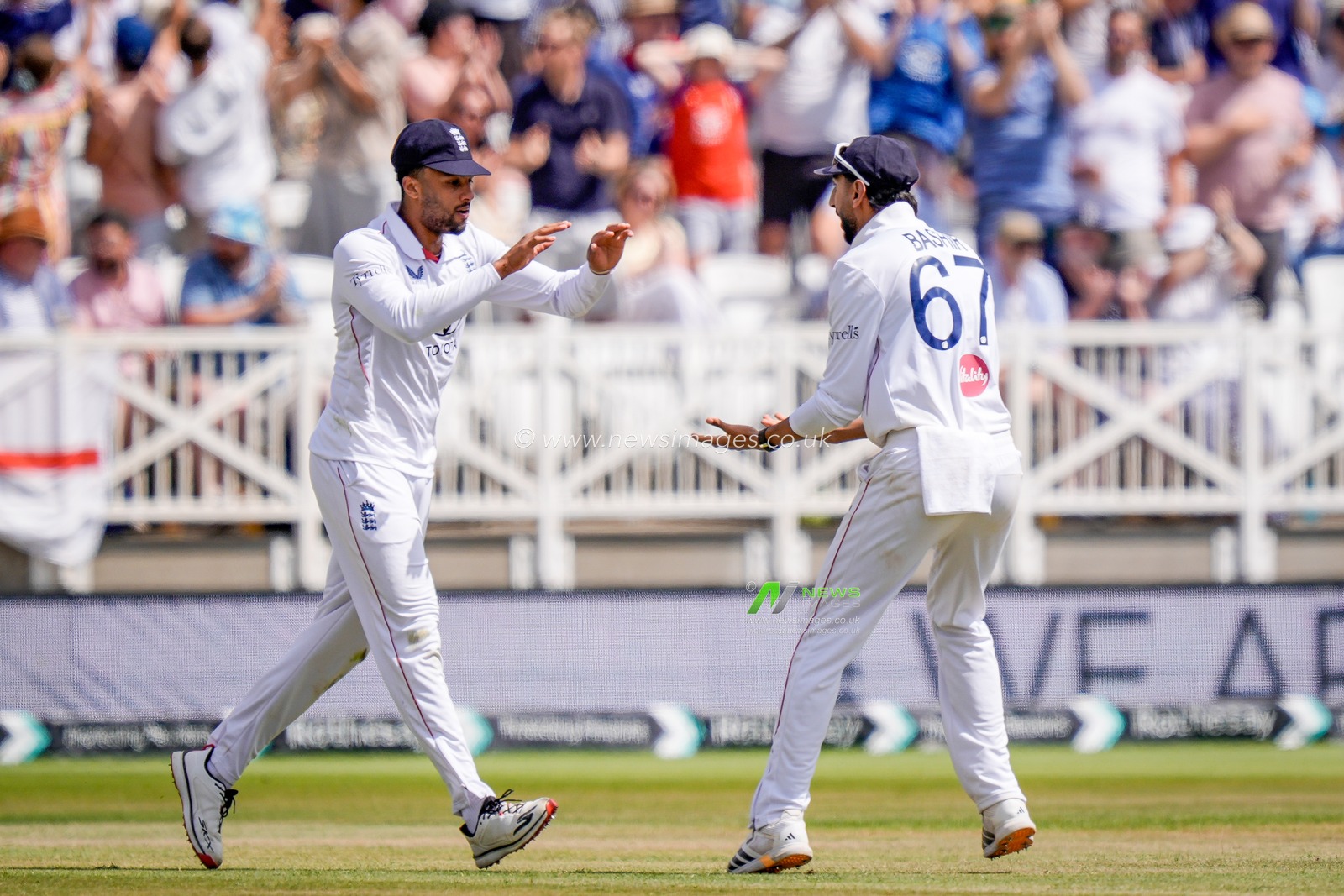 Emilio Gay of England celebrates the wicket of Tom Blundell of New Zealand caught hooking the ball off the bowling off Jofra Archer of England during the 3rd Rothesay Test Match Day 4 match England vs New Zealand at Trent Bridge, Nottingham, United Kingdom on 28 June 2026

(Photo by Maynard Manyowa/News Images)