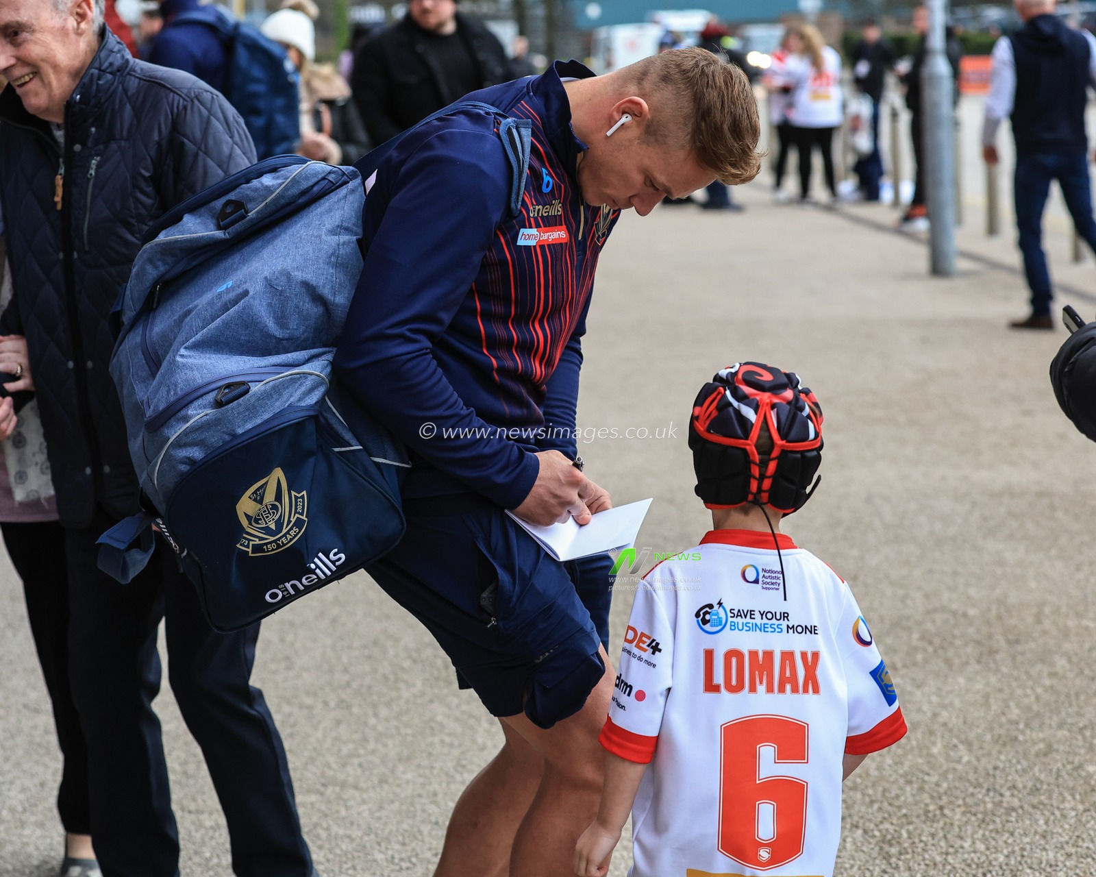 Jonny Lomax #6 of St Helens signs a young fans program during the Betfred Super League Round 7 match St Helens vs Wakefield Trinity at Totally Wicked Stadium, St Helens, United Kingdom, 31st March 2023

(Photo by Mark Cosgrove/News Images)