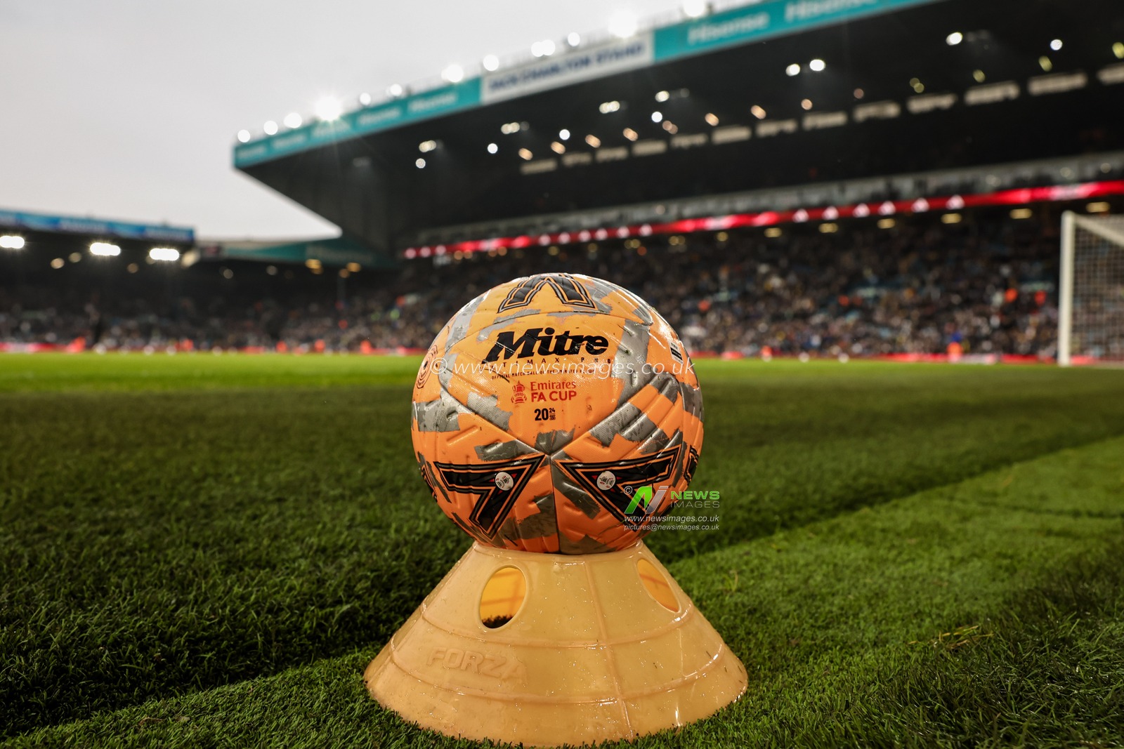 Mitre FA Cup match ball during the Emirates FA Cup Fourth Round match Leeds United vs Millwall at Elland Road, Leeds, United Kingdom, 8th February 2025

(Photo by Mark Cosgrove/News Images)