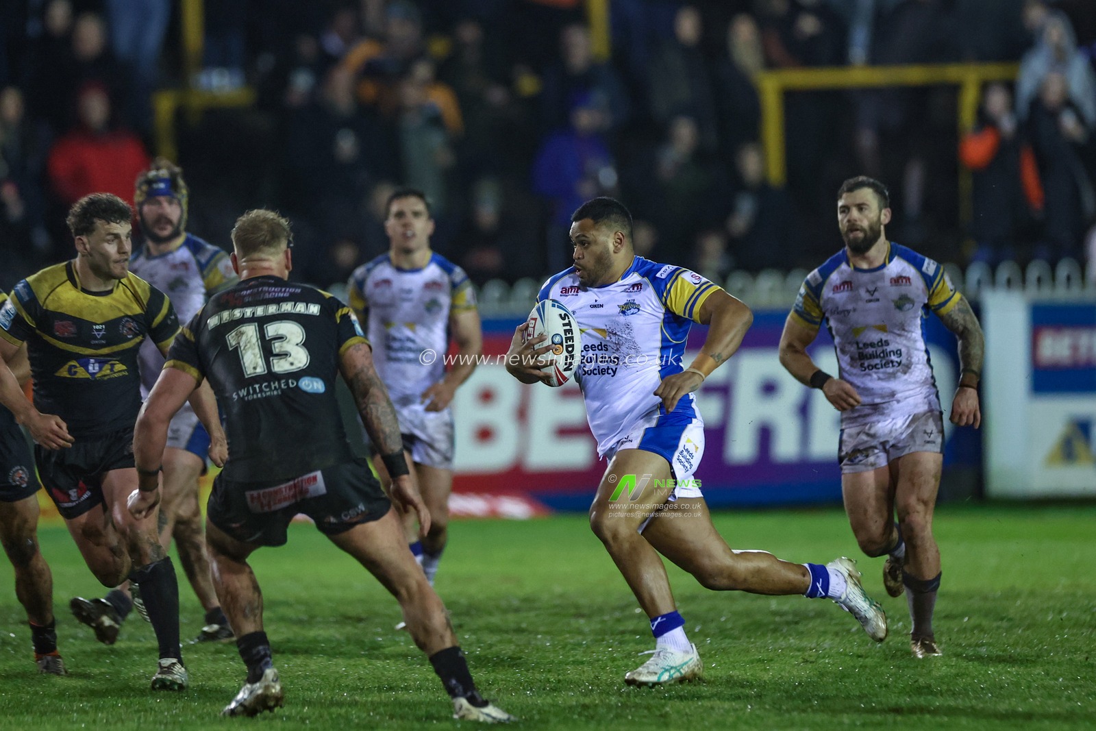 Sam Lisone of Leeds Rhinos breaks during the Betfred Super League Round 6 match Castleford Tigers vs Leeds Rhinos at The Mend-A-Hose Jungle, Castleford, United Kingdom, 28th March 2024

(Photo by Mark Cosgrove/News Images)