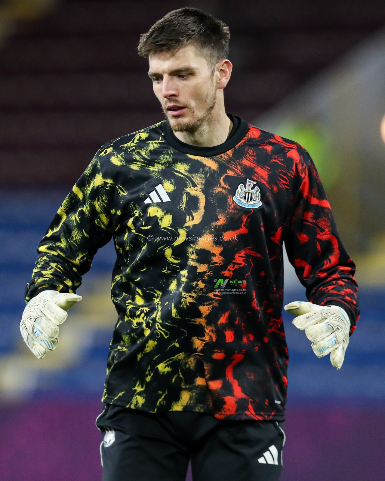 Nick Pope of Newcastle United warms up ahead of the Premier League match Burnley vs Newcastle United at Turf Moor, Burnley, United Kingdom, 30th December 2025

(Photo by Jorge Horsted/News Images)

*** GER AUT SUI OUT ***