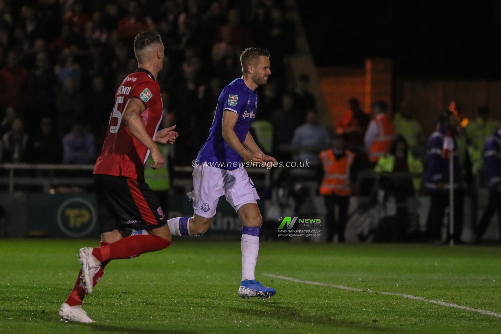 28th August 2019 , Sincil Bank, Lincoln, England; Carabao Cup Football, Second Round, Lincoln City vs Everton ; Gylfi Sigurosson (10) of Everton celebrates his goal to make it 1-2


Credit: Mark Cosgrove/News Images

English Football League images are subject to DataCo Licence