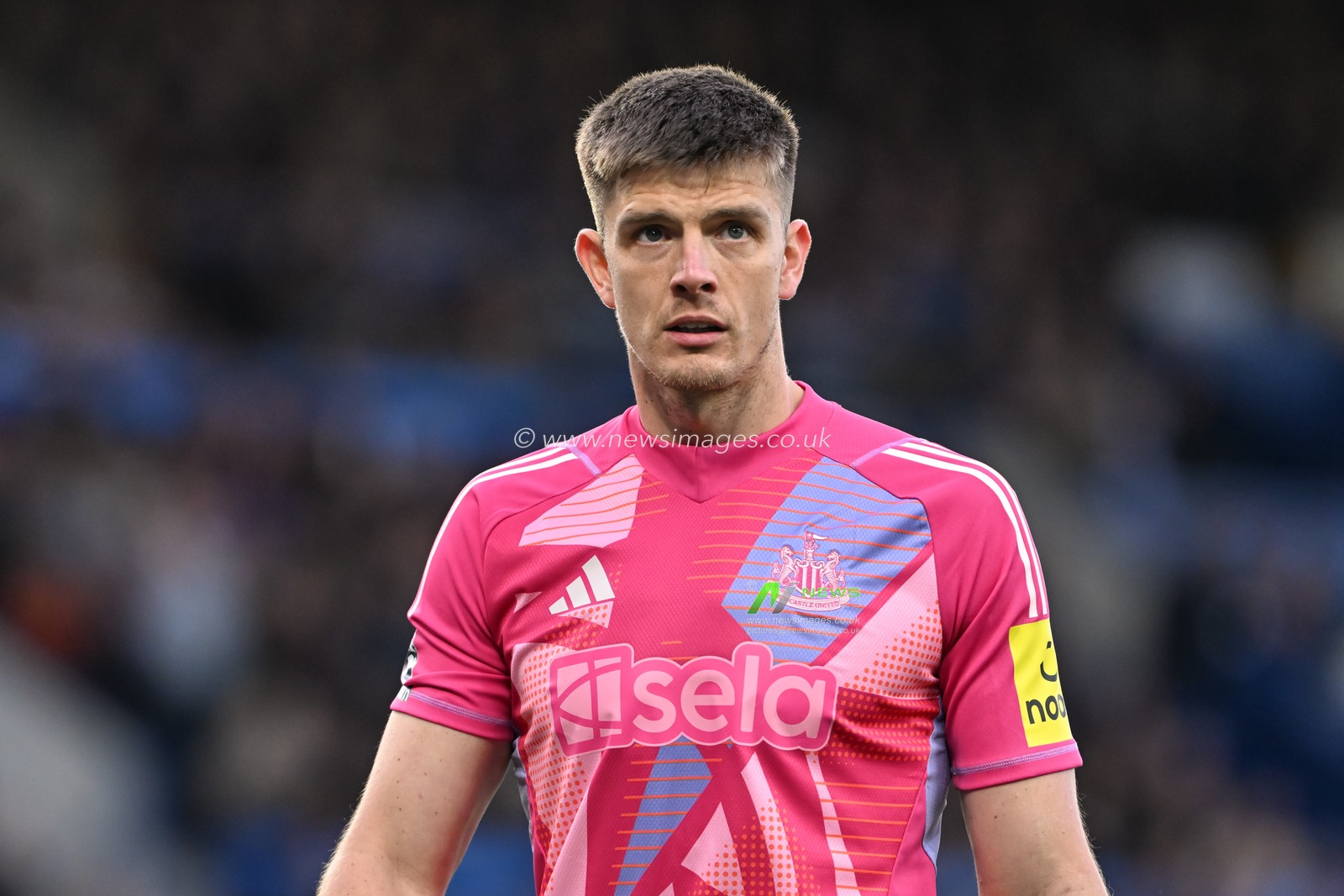 Nick Pope of Newcastle United during the Premier League match Everton vs Newcastle United at Goodison Park, Liverpool, United Kingdom, 5th October 2024

(Photo by Cody Froggatt/News Images)