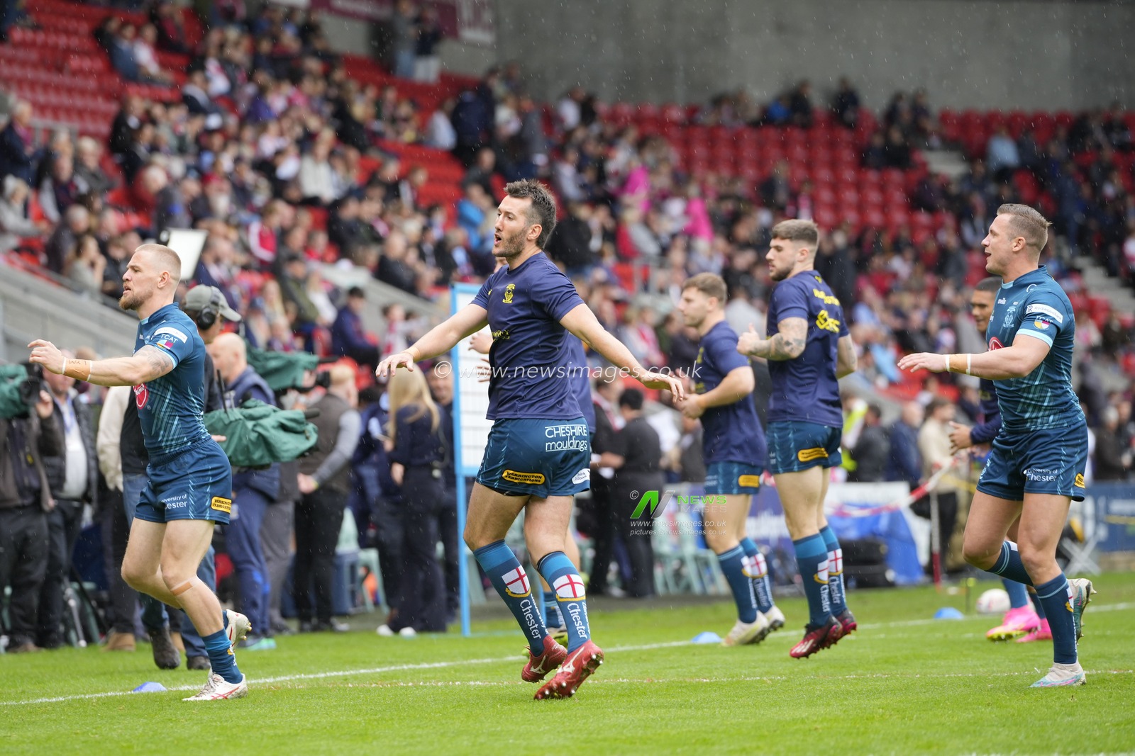 Warrington Wolves players warm ups before the Betfred Super League Eliminator match St Helens vs Warrington Wolves at Totally Wicked Stadium, St Helens, United Kingdom, 30th September 2023

(Photo by Steve Flynn/News Images)