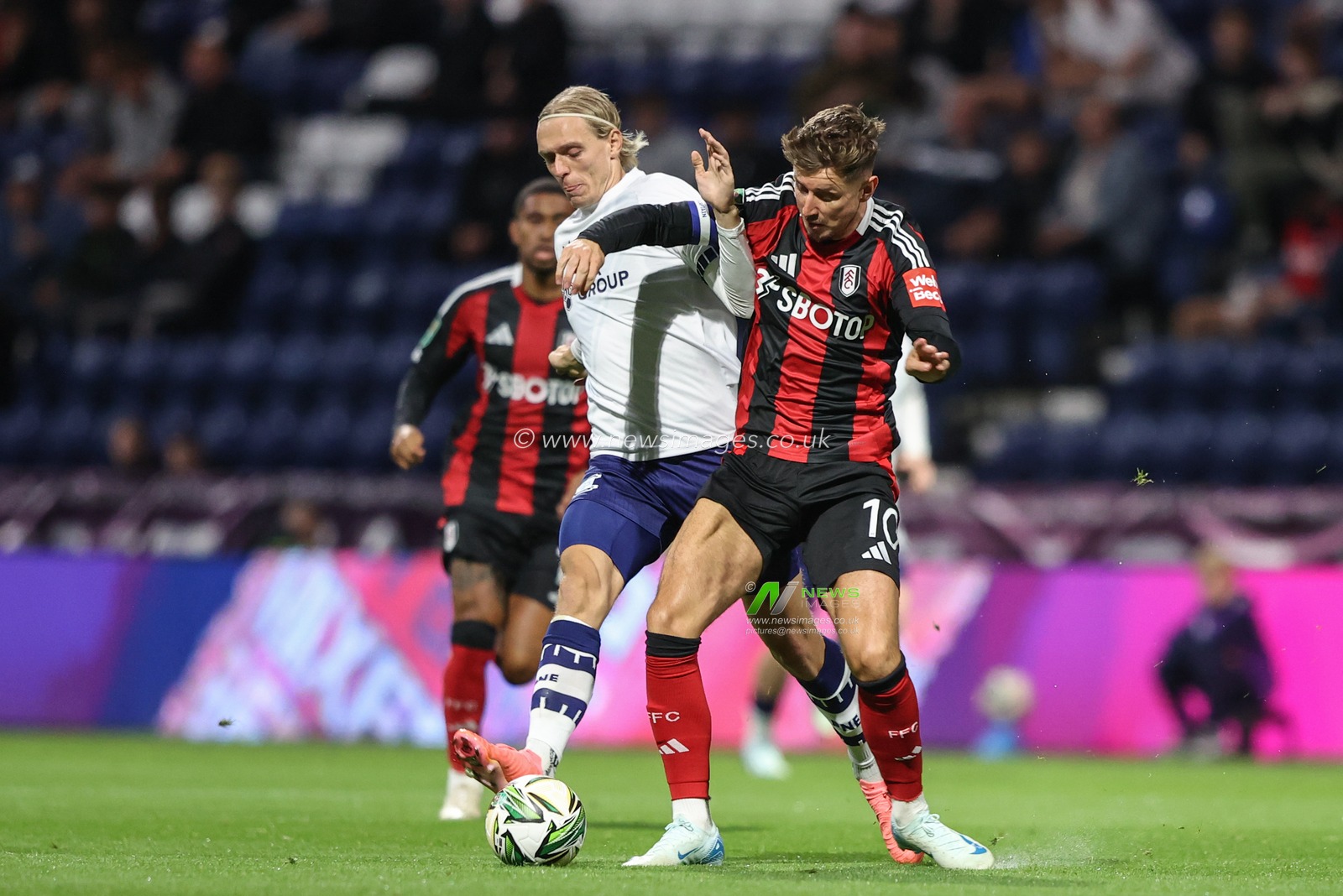 StefÃ¡n Teitur ÃžÃ³rÃ°arson of Preston and Tom Cairney of Fulham battle for the ball during the Carabao Cup match Preston North End vs Fulham at Deepdale, Preston, United Kingdom, 17th September 2024

(Photo by Alfie Cosgrove/News Images)