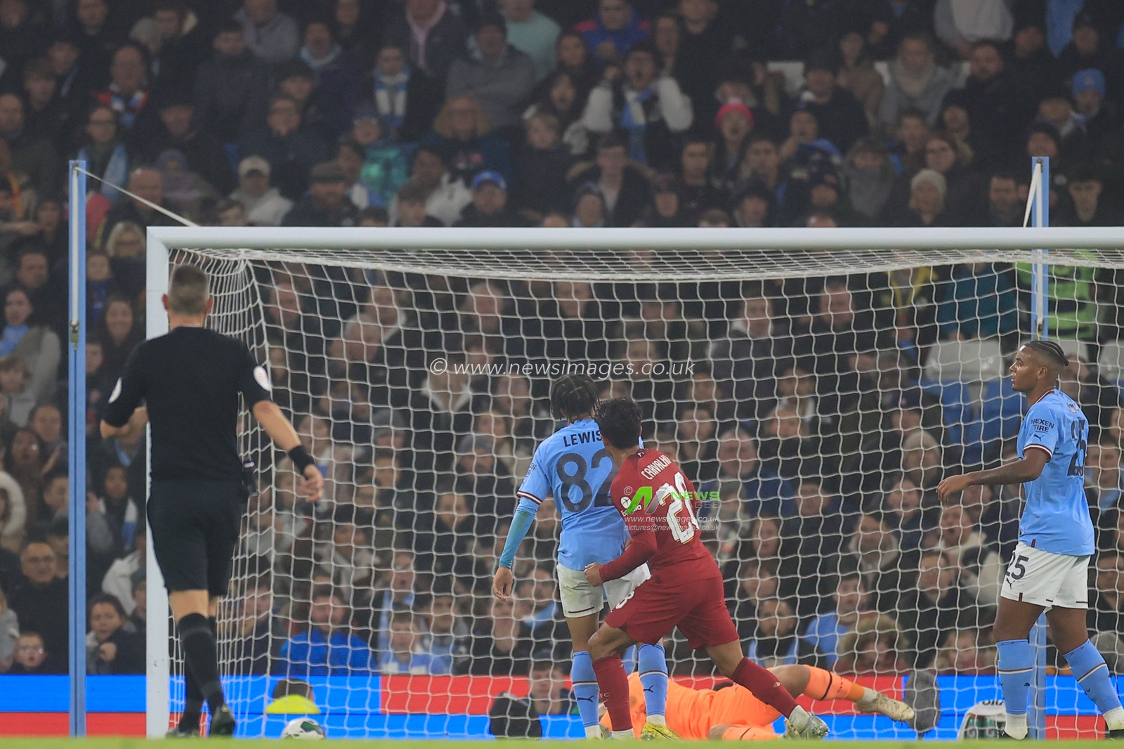 Fabio Carvalho #28Â of Liverpool scores a goal to make it 1-1 during the Carabao Cup Fourth Round match Manchester City vs Liverpool at Etihad Stadium, Manchester, United Kingdom, 22nd December 2022

(Photo by Conor Molloy/News Images)