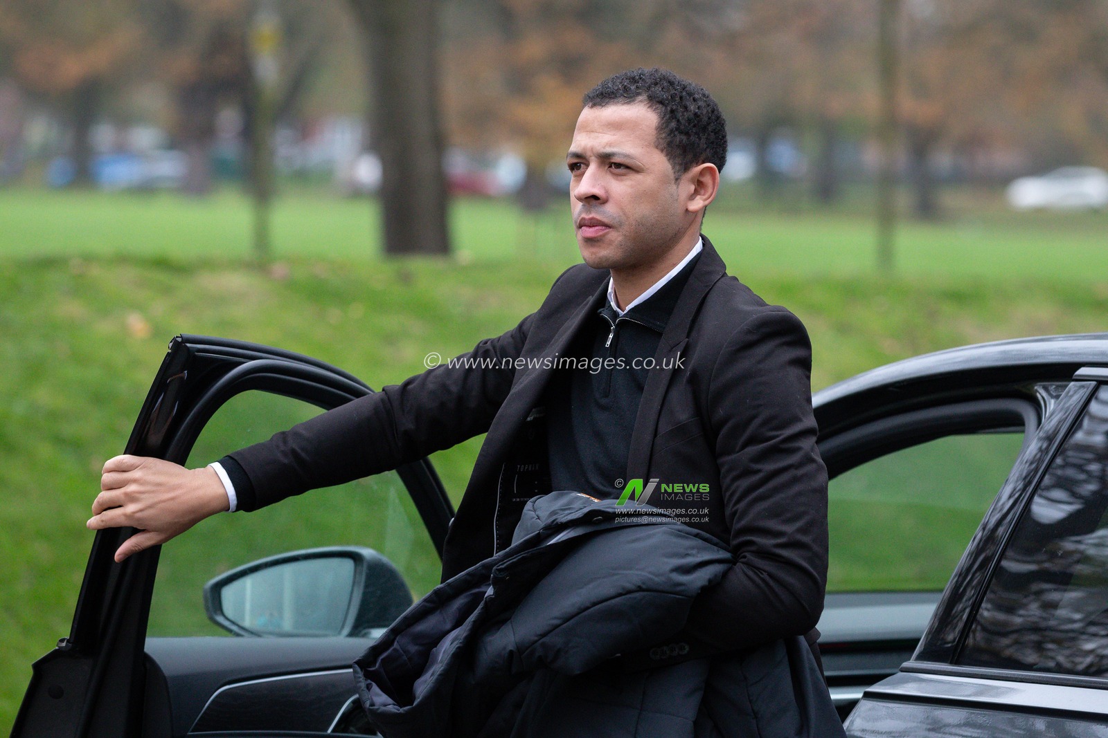 Liam Rosenior manager of Hull City arrives at The MKM Stadium ahead of the Sky Bet Championship match Hull City vs Reading at MKM Stadium, Hull, United Kingdom, 12th November 2022

(Photo by James Heaton/News Images)