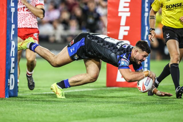 James Bentley of Leeds Rhinos goes over for a try during the Betfred Super League round 21 match Leigh Leopards vs Leeds Rhinos at Leigh Sports Village, Leigh, United Kingdom, 7th August 2025

(Photo by Alfie Cosgrove/News Images)