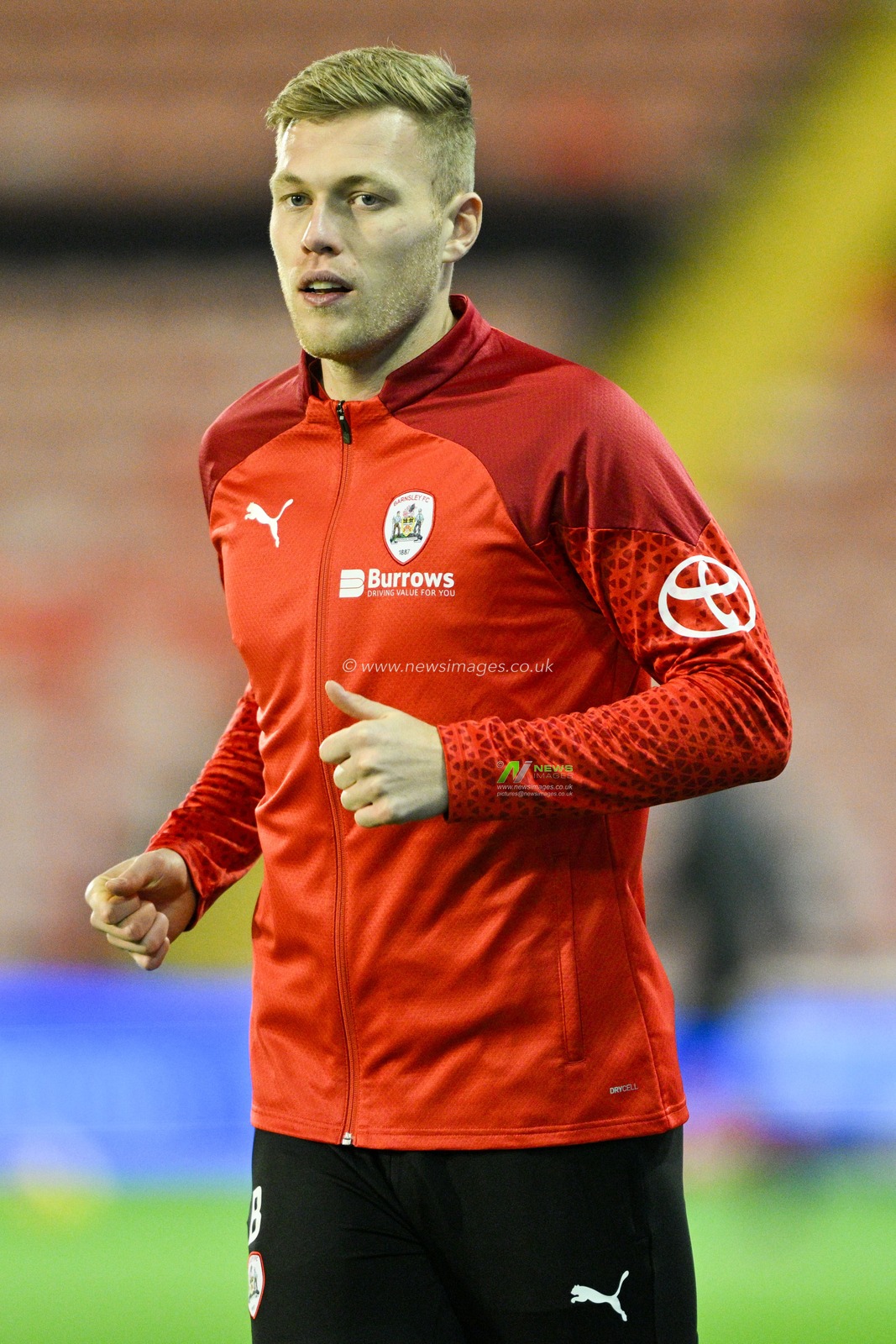Sam Cosgrove #9 of Barnsley warms up ahead of the match, during the Sky Bet League 1 match Barnsley vs Wycombe Wanderers at Oakwell, Barnsley, United Kingdom, 28th November 2023

(Photo by Cody Froggatt/News Images)