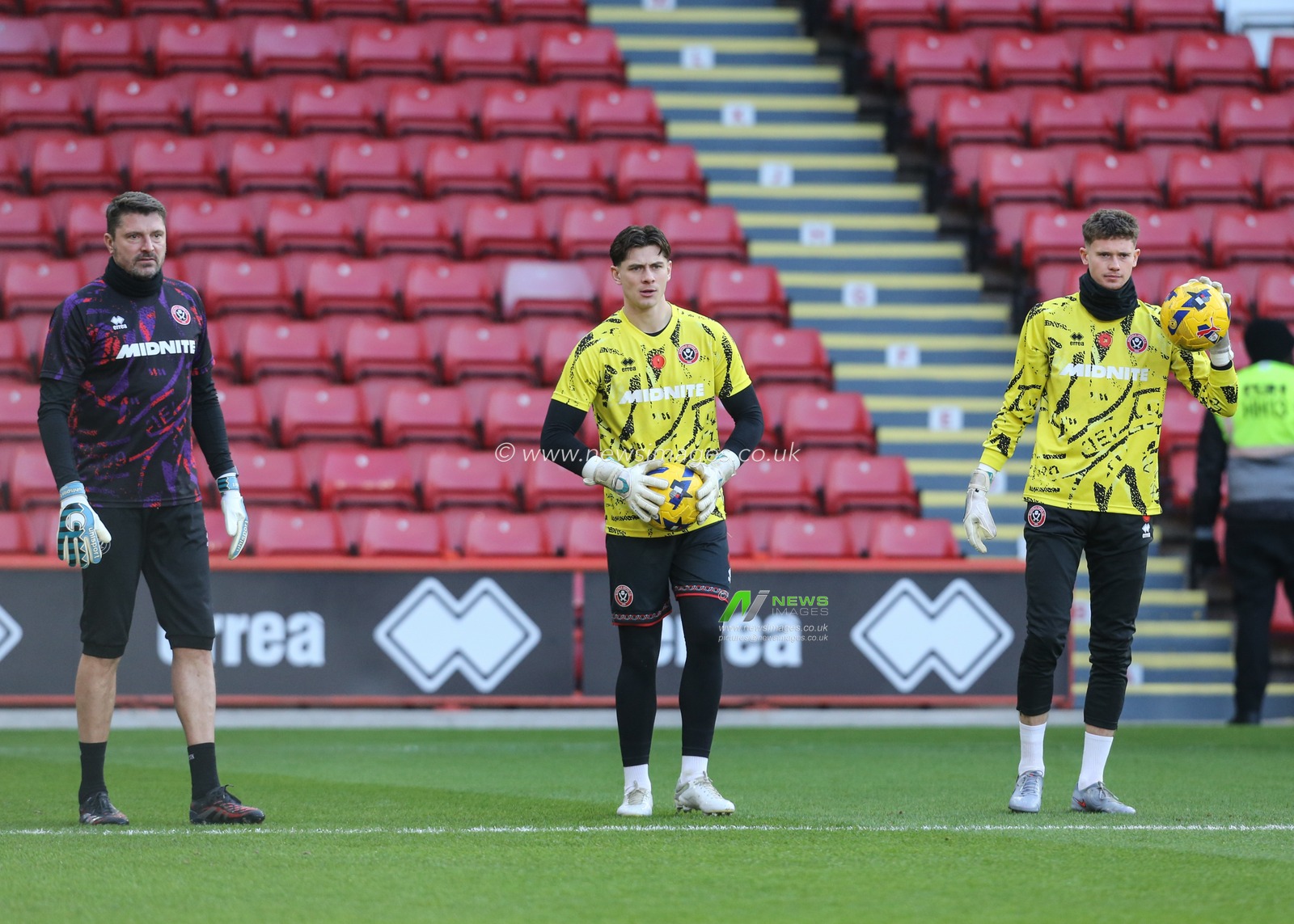 Sheffield United goalkeeper Michael Cooper in the pregame warmup session during the Sky Bet Championship match Sheffield United vs Ipswich Town at Bramall Lane, Sheffield, United Kingdom, 24th January 2026

(Photo by Richard Bierton/News Images)