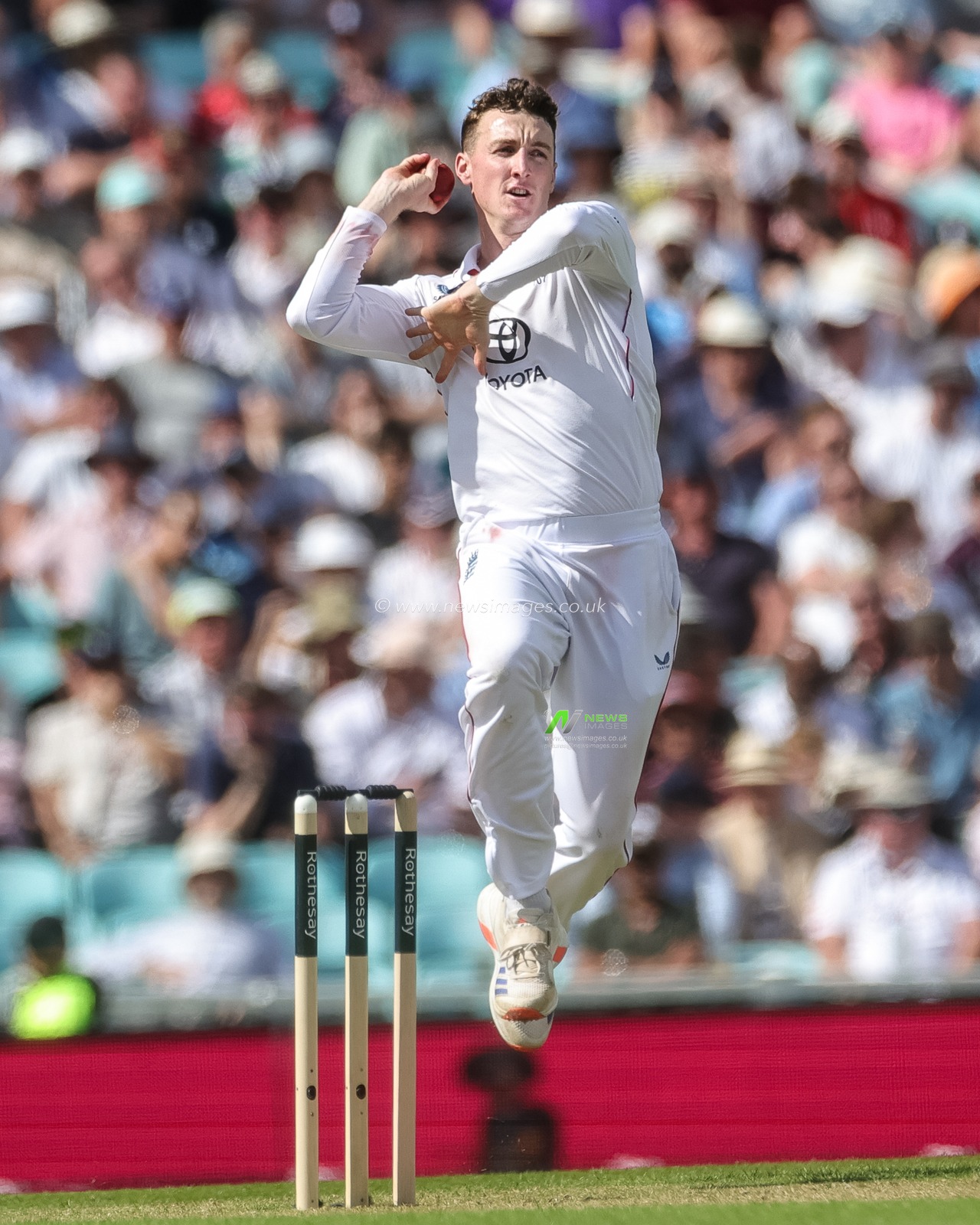 Harry Brook of England delivers the ball during the 2nd Rothesay Test Match Day 1 match England vs New Zealand at The Kia Oval, London, United Kingdom on 17 June 2026

(Photo by Mark Cosgrove/News Images)