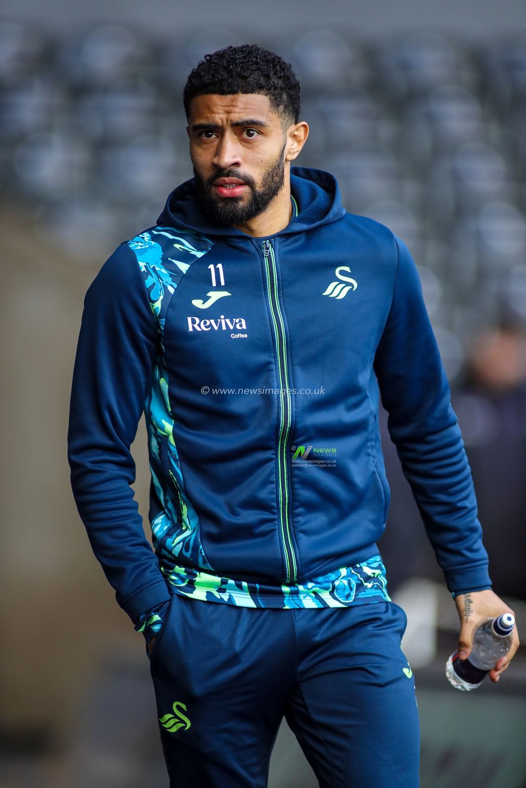 Josh Ginnelly of Swansea City arrives at the Swansea.com stadium, ahead of the Sky Bet Championship match Swansea City vs Coventry City at Swansea.com Stadium, Swansea, United Kingdom, 1st February 2025

(Photo by Andrew Lewis/News Images)